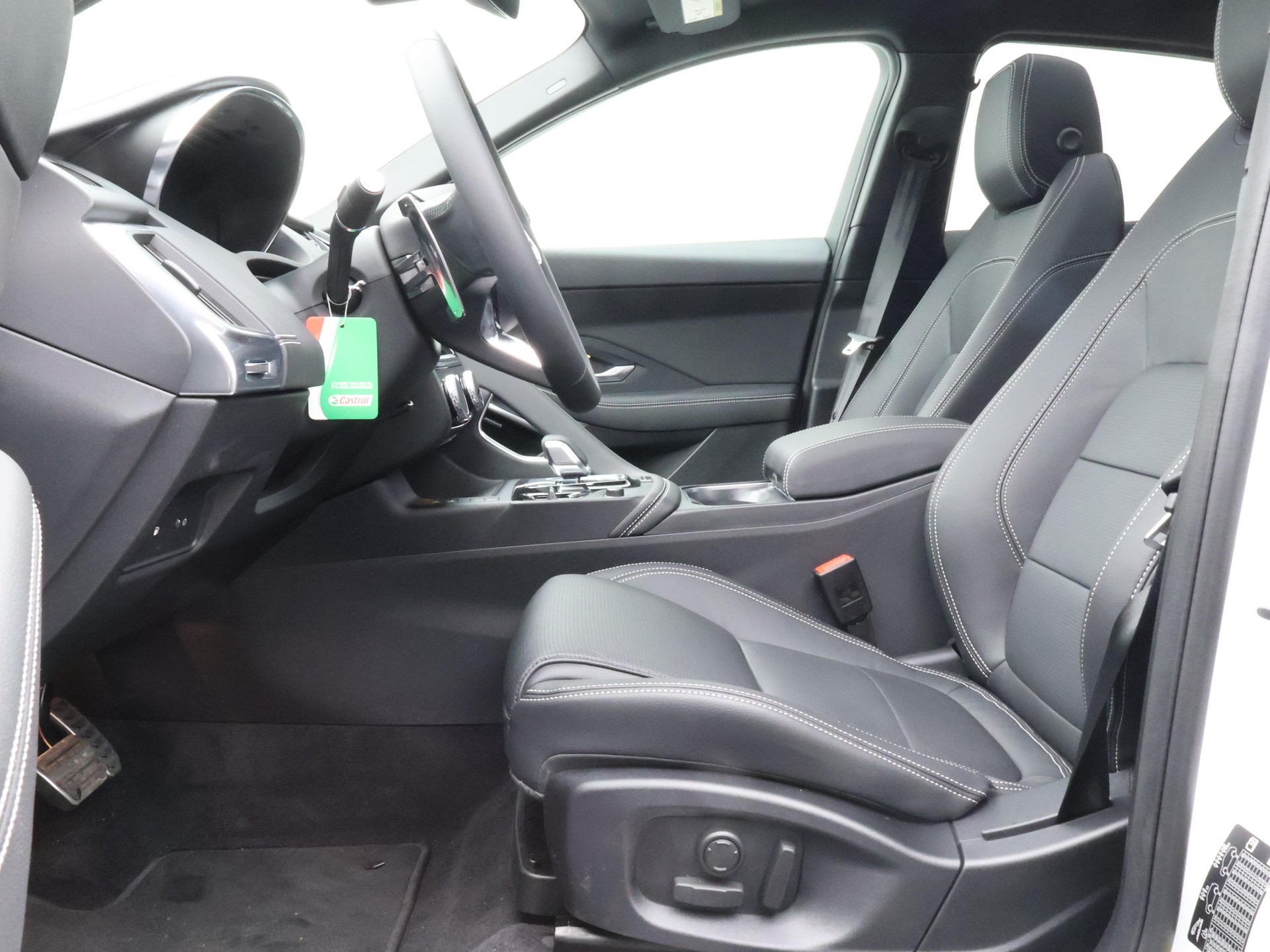 JAGUAR E-Pace 1.5 T 270e R-Dynamic SE AWD-image-2