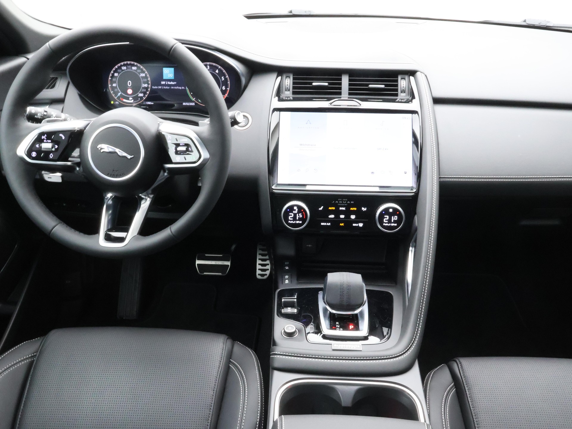 JAGUAR E-Pace 1.5 T 270e R-Dynamic SE AWD-image-6