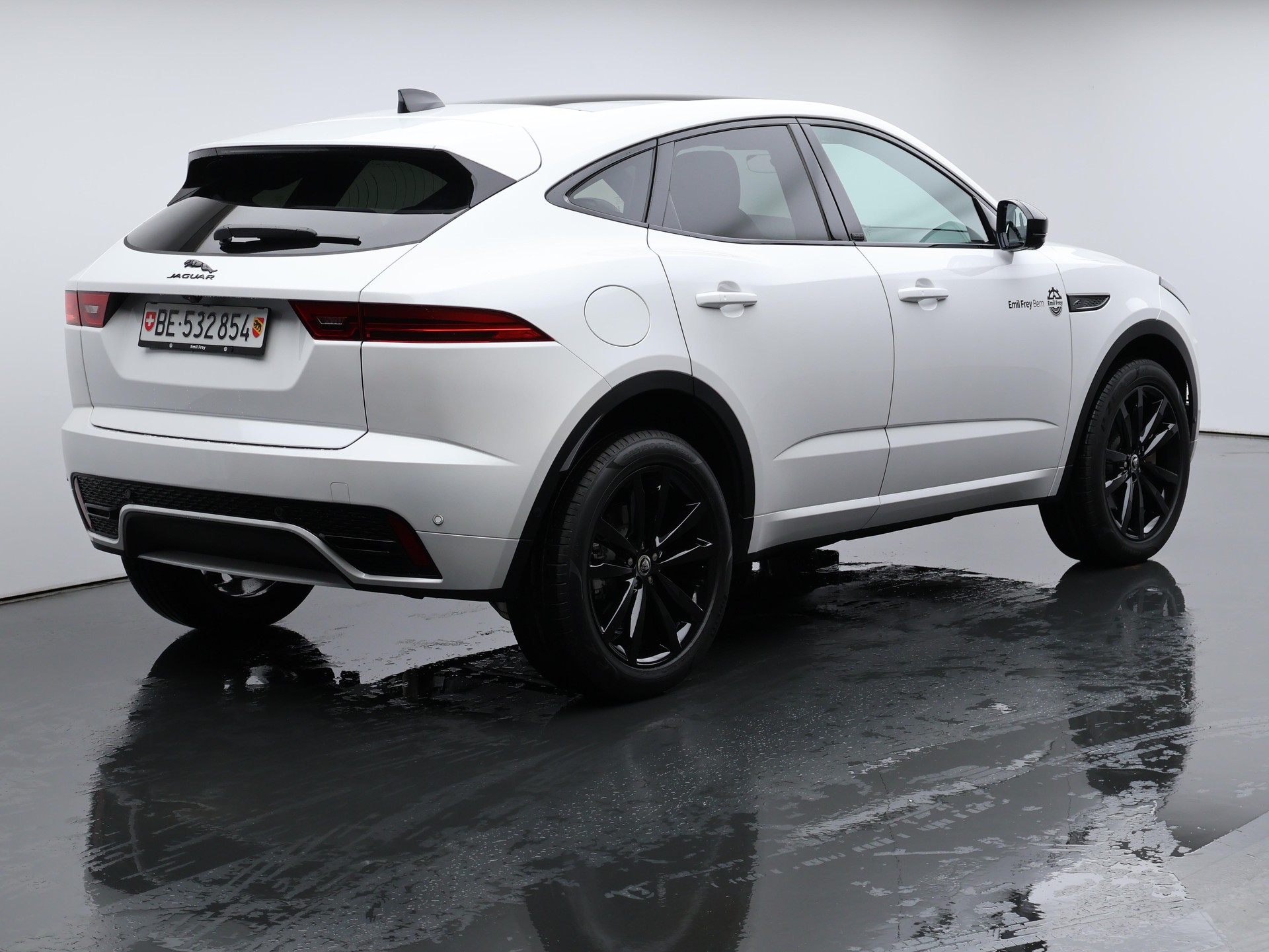 JAGUAR E-Pace 1.5 T 270e R-Dynamic SE AWD-image-4