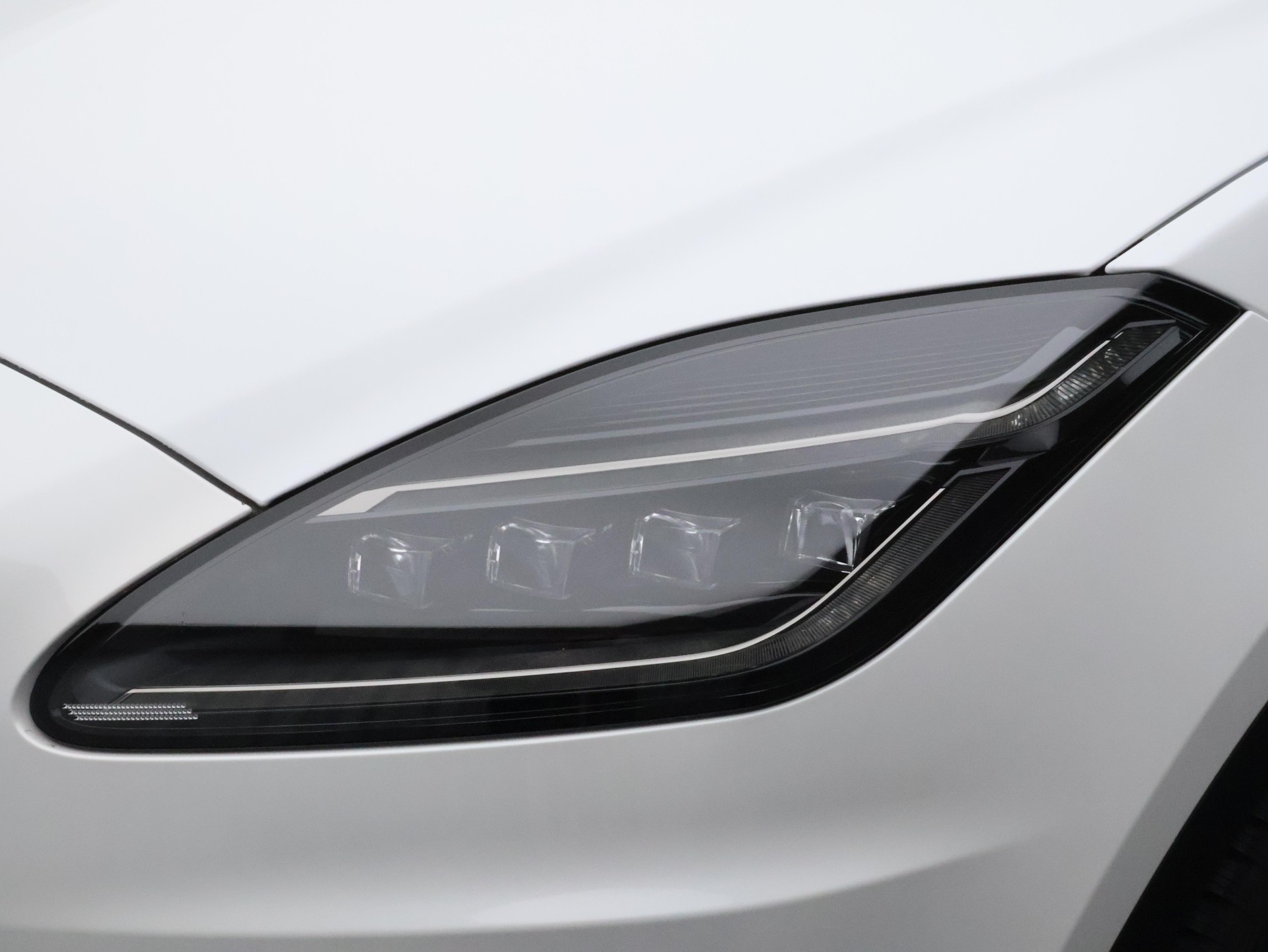 JAGUAR E-Pace 1.5 T 270e R-Dynamic SE AWD-image-16