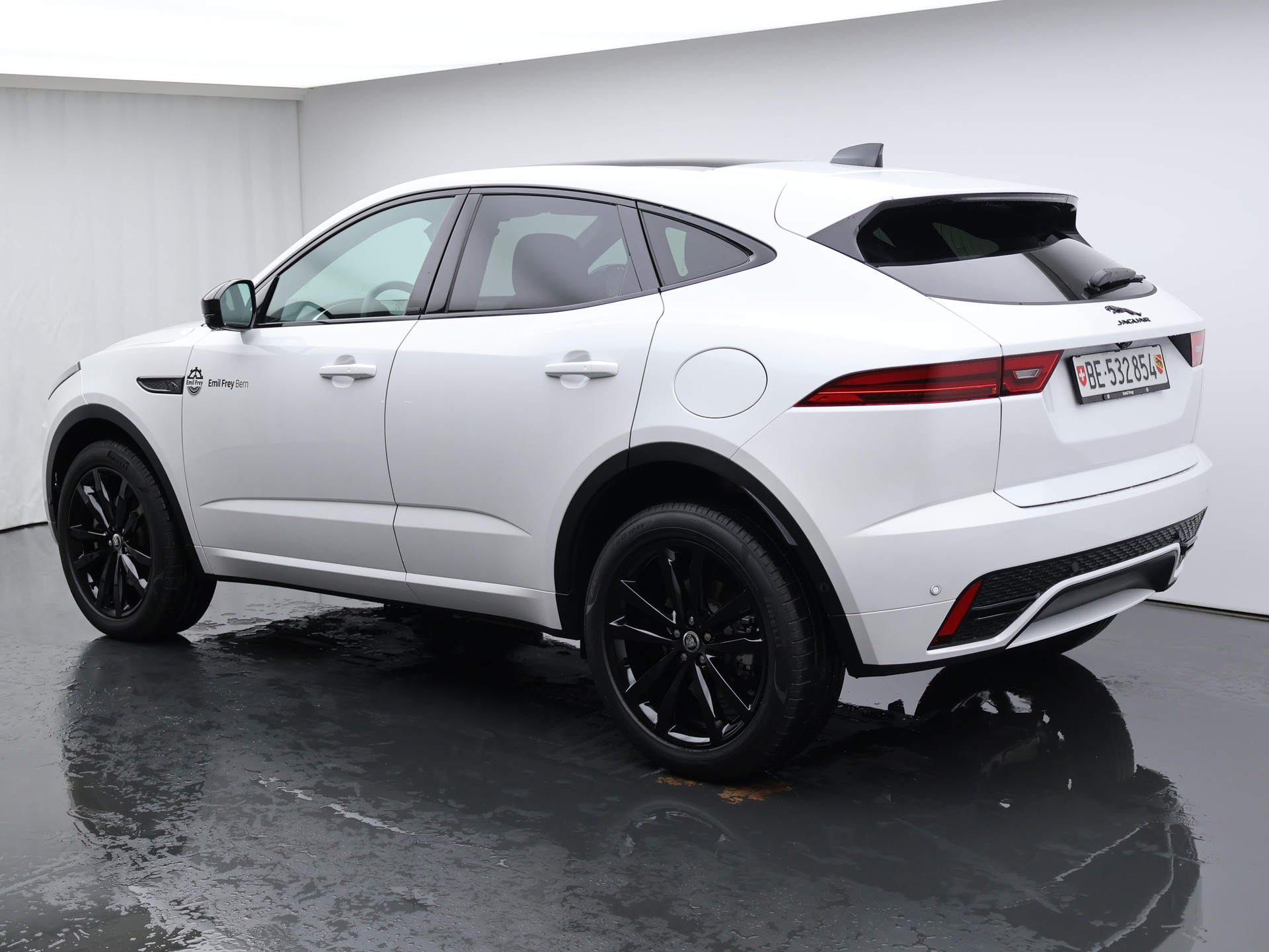 JAGUAR E-Pace 1.5 T 270e R-Dynamic SE AWD-image-5