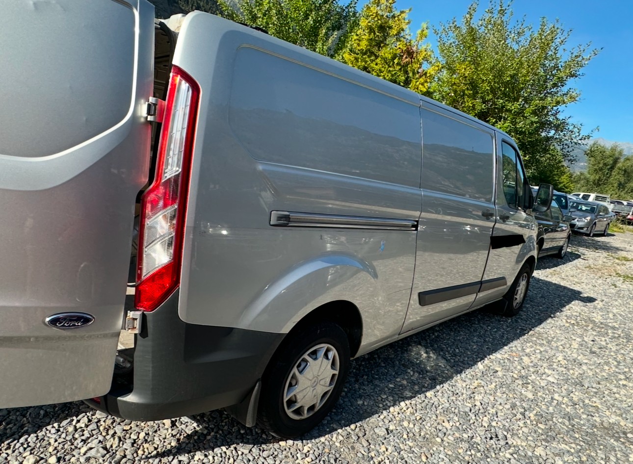 FORD Transit Custom Van 290 L2H1 Limited-image-9