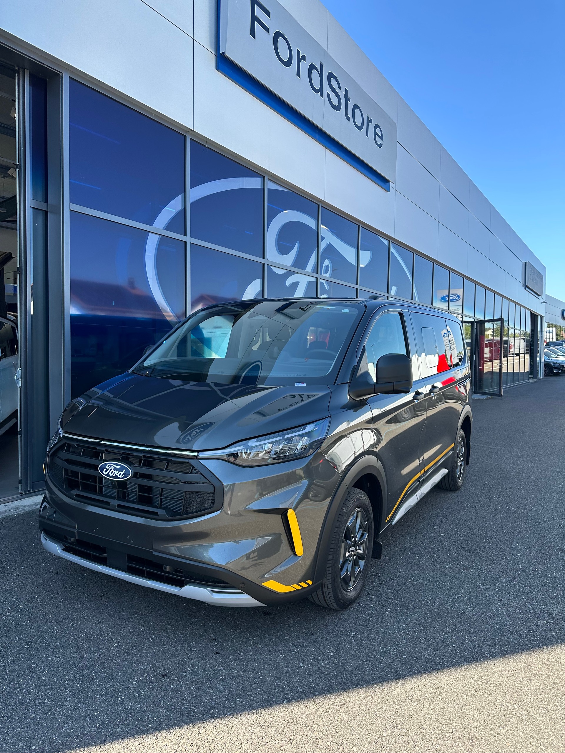 FORD Transit C combi 320 L1 2.0 Eco Trail/170CV/4x4 Aut.-image-1