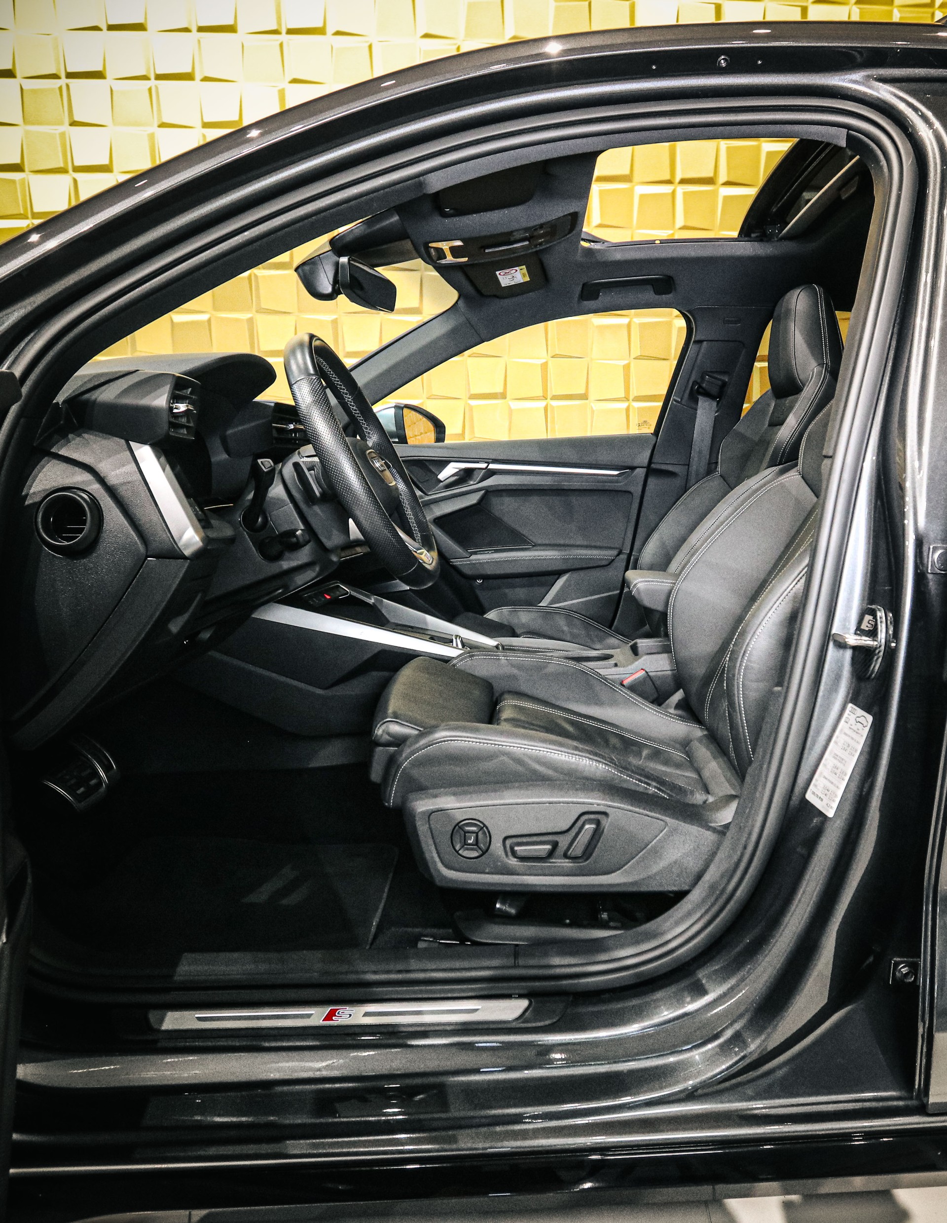 AUDI S3 Sportback 2.0 TFSI quattro S-tronic-image-8