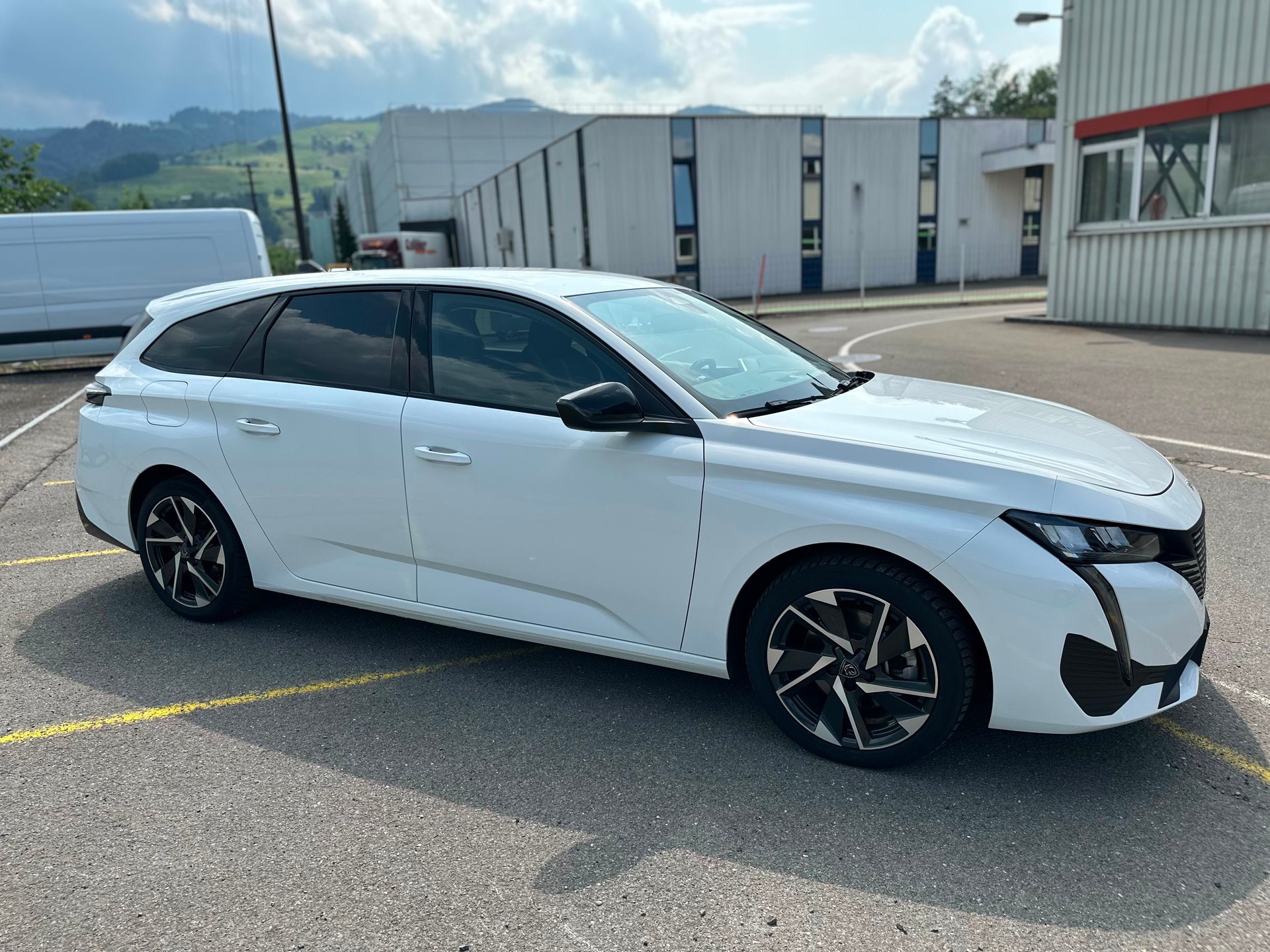 PEUGEOT 308 SW 1.5 BlueHDI Active Pack EAT8-image-6