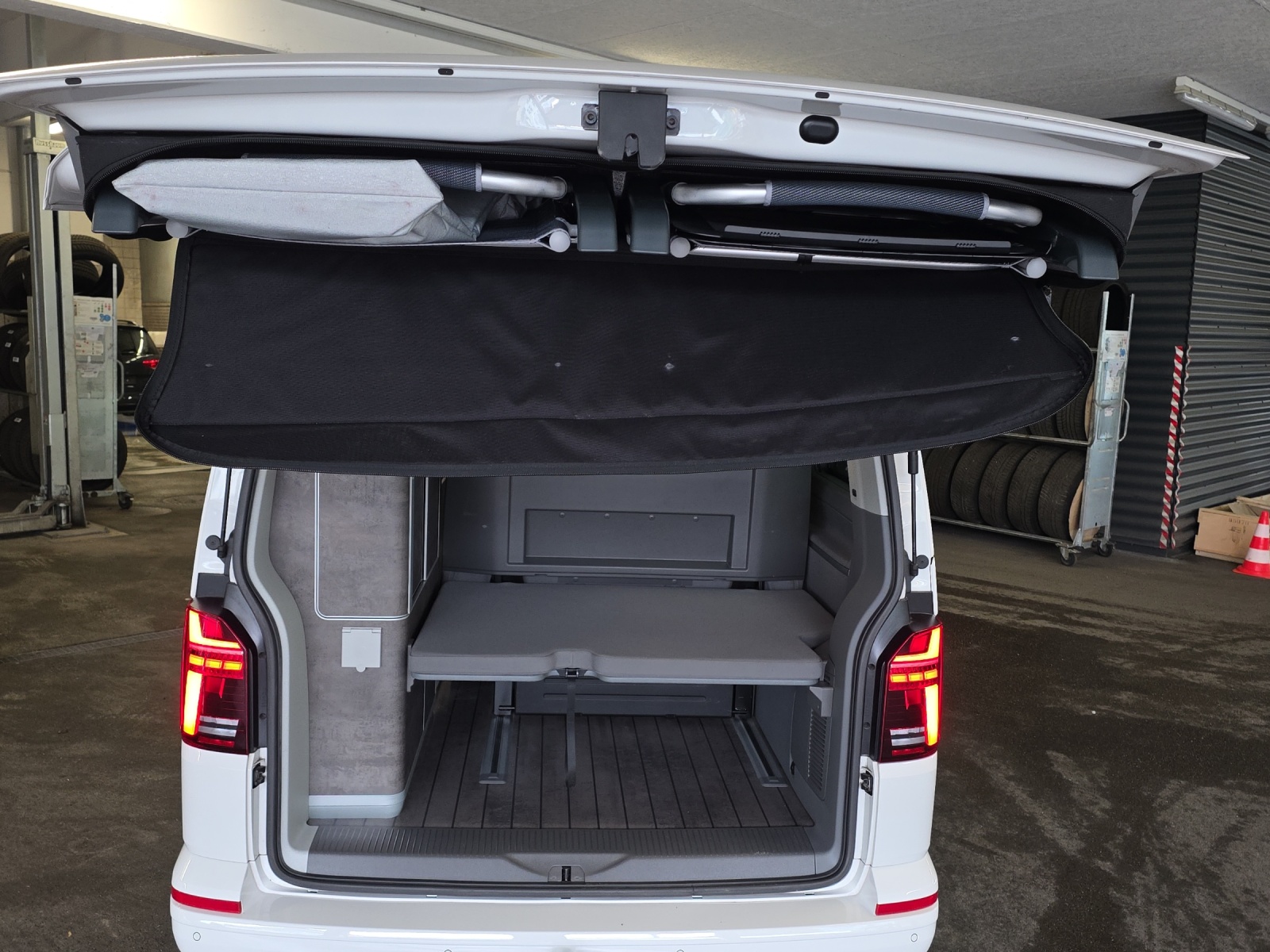 VW T6.1 California 2.0 Bi-TDI Ocean Liberty 4Motion DSG-image-12