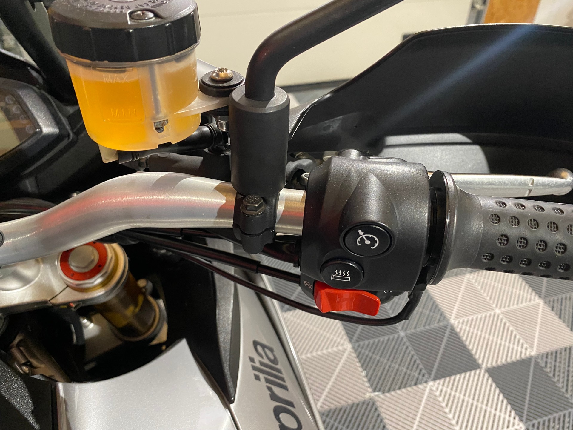 APRILIA Caponord 1200 ABS/TC Travel Pack-image-8