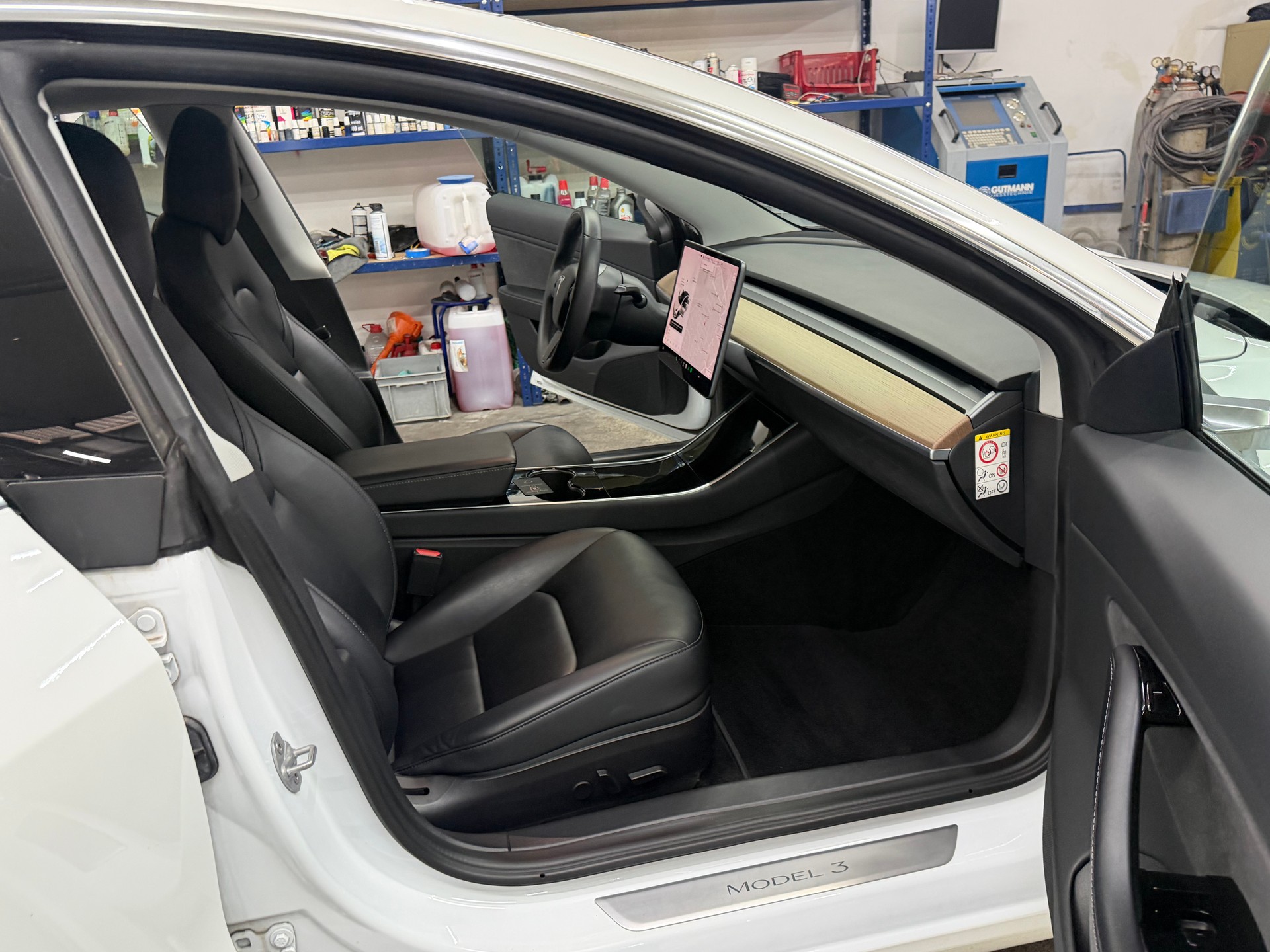 TESLA Model 3 Long Range Dual Motor AWD-image-10