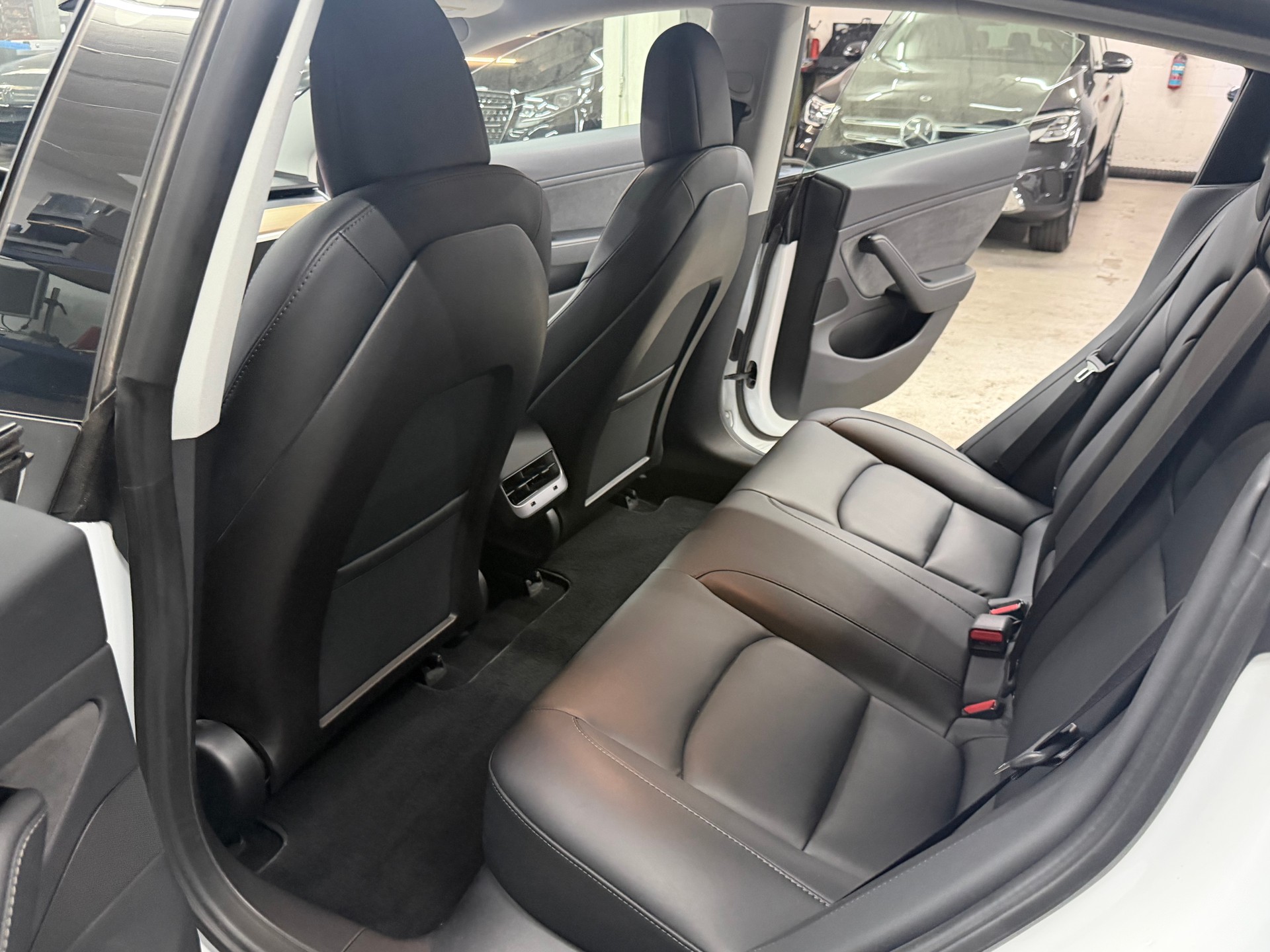 TESLA Model 3 Long Range Dual Motor AWD-image-11