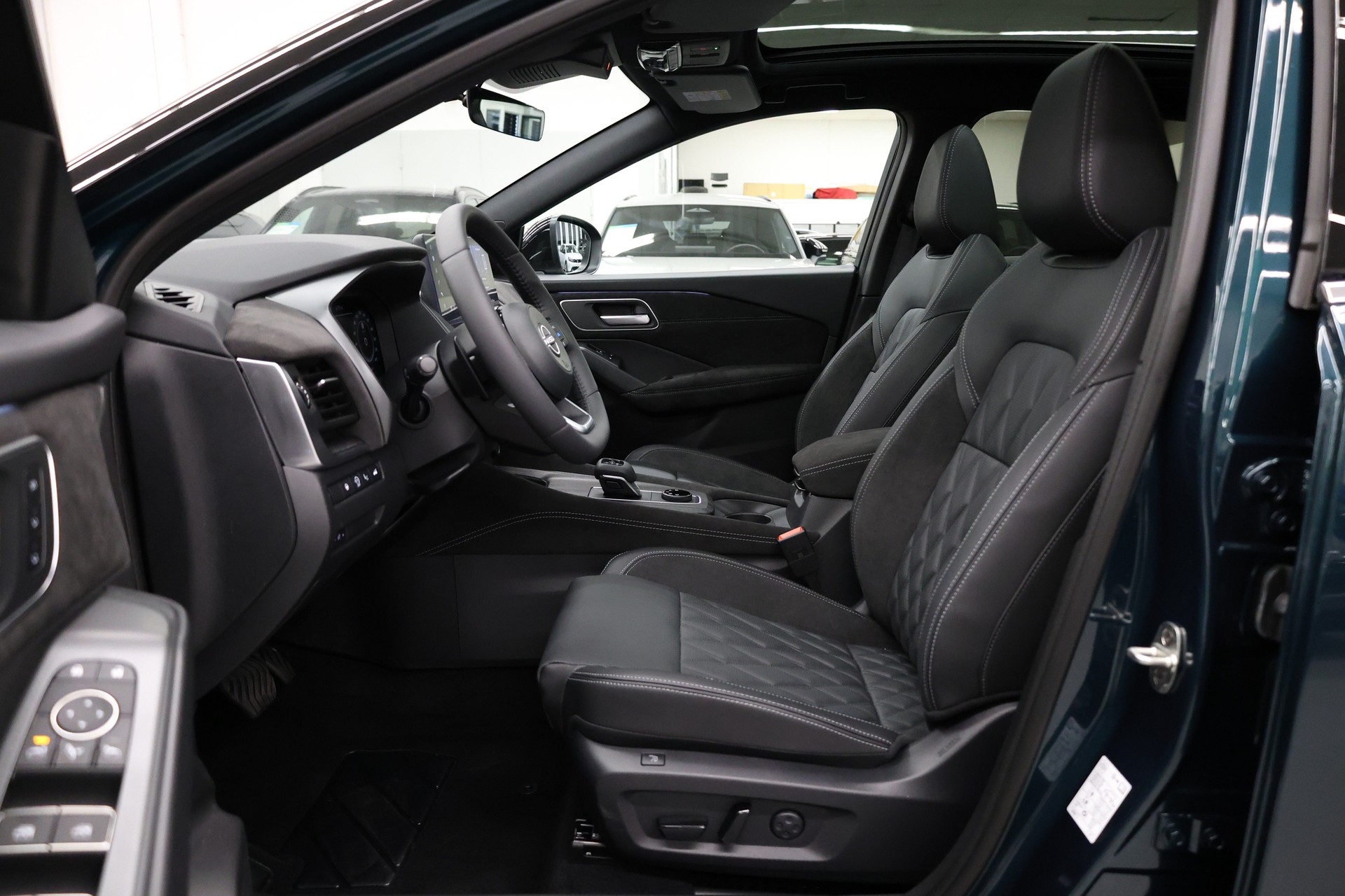 NISSAN Qashqai 1.3 DIG-T Tekna+ 4x4-image-15