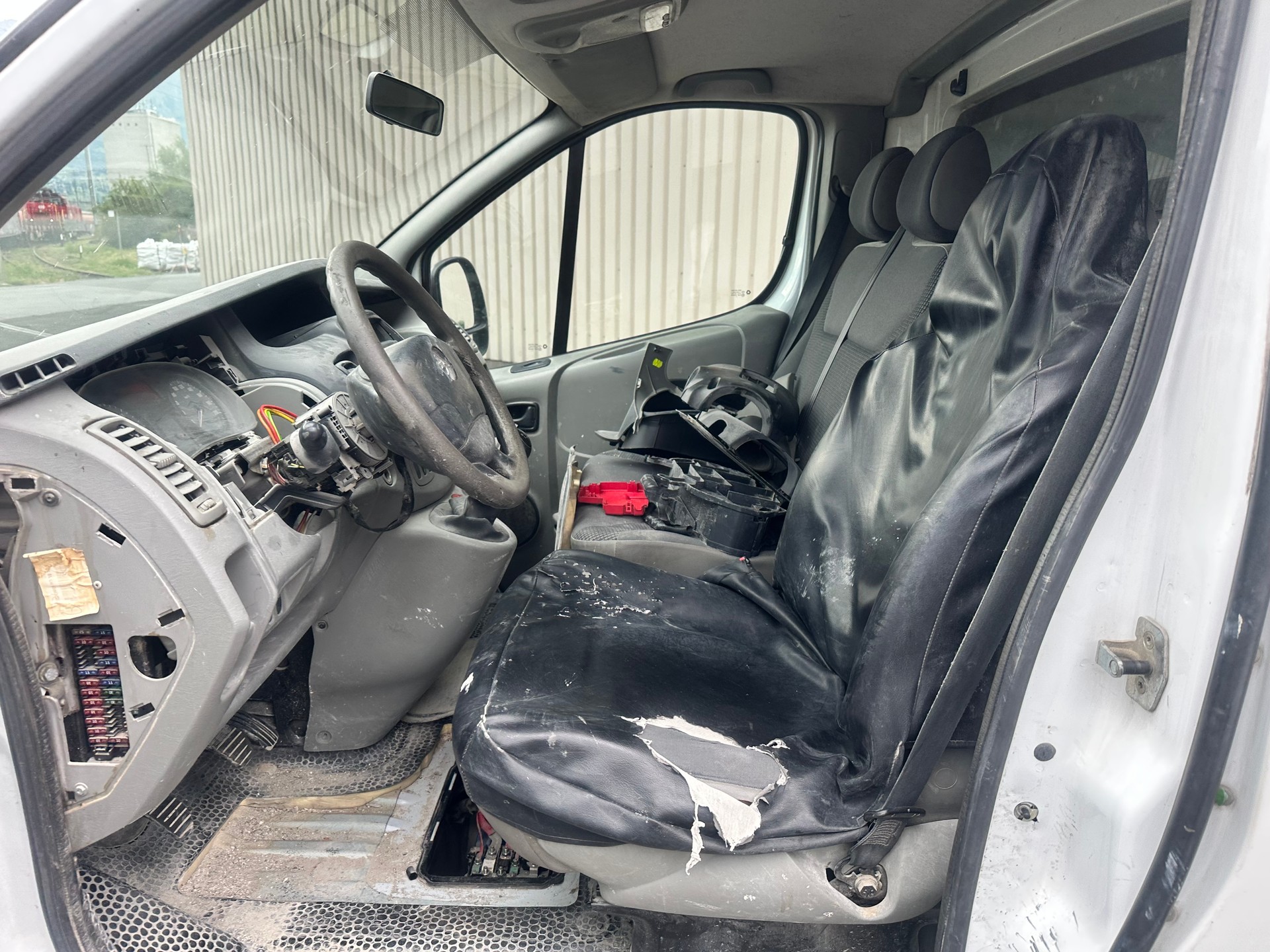 OPEL Vivaro 2.0 CDTI 2.7t L1H1-image-13