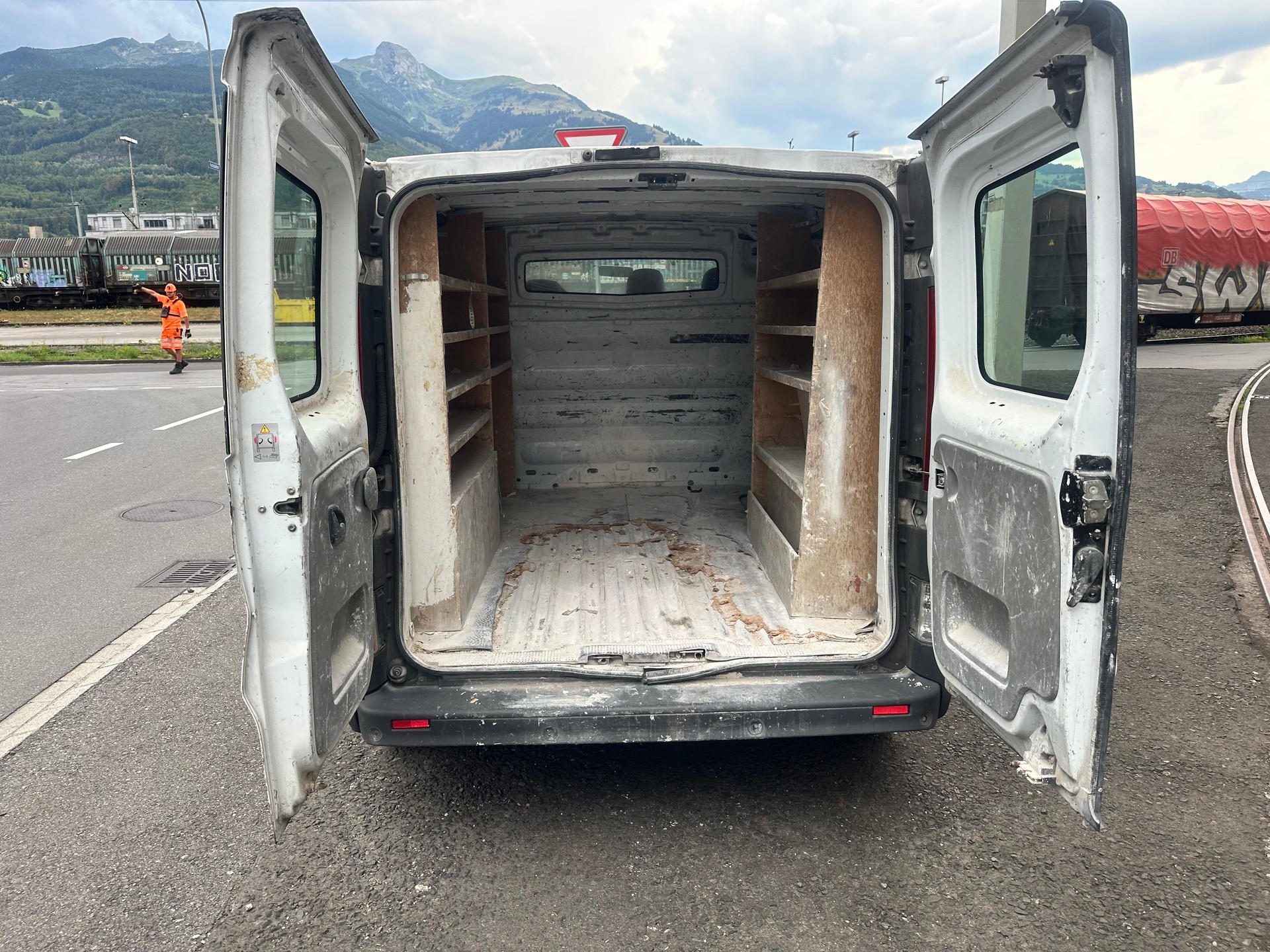 OPEL Vivaro 2.0 CDTI 2.7t L1H1-image-9