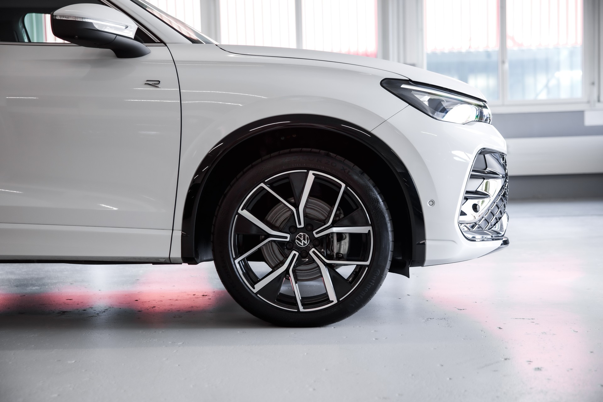 VW Tiguan 2.0 TSI R-Line DSG 4motion-image-10