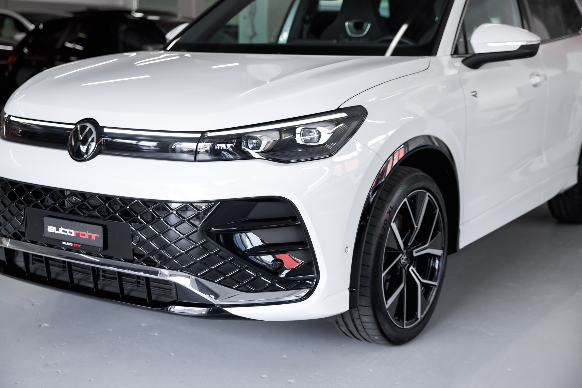VW Tiguan 2.0 TSI R-Line DSG 4motion-image-8