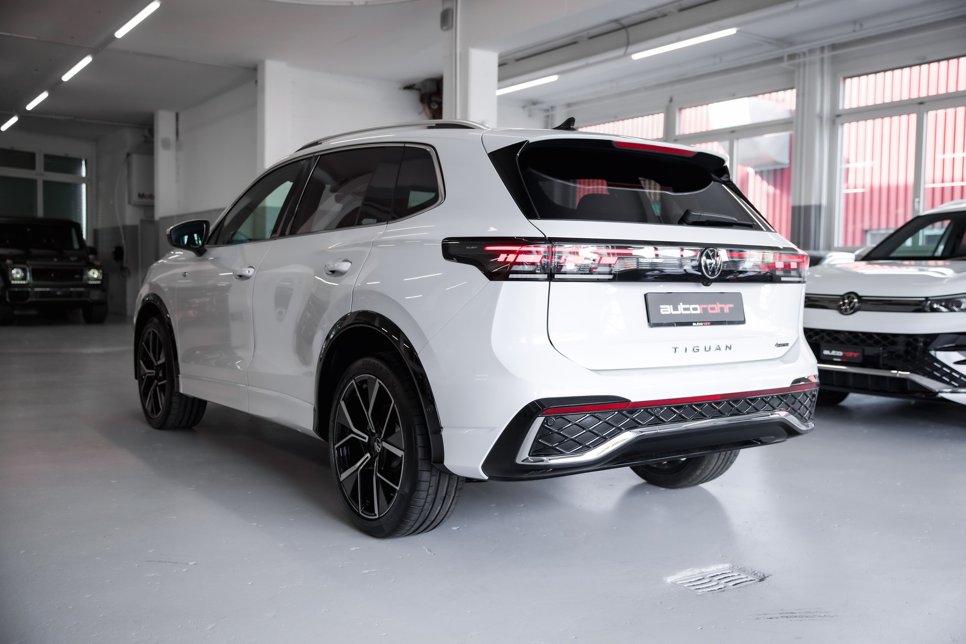 VW Tiguan 2.0 TSI R-Line DSG 4motion-image-6