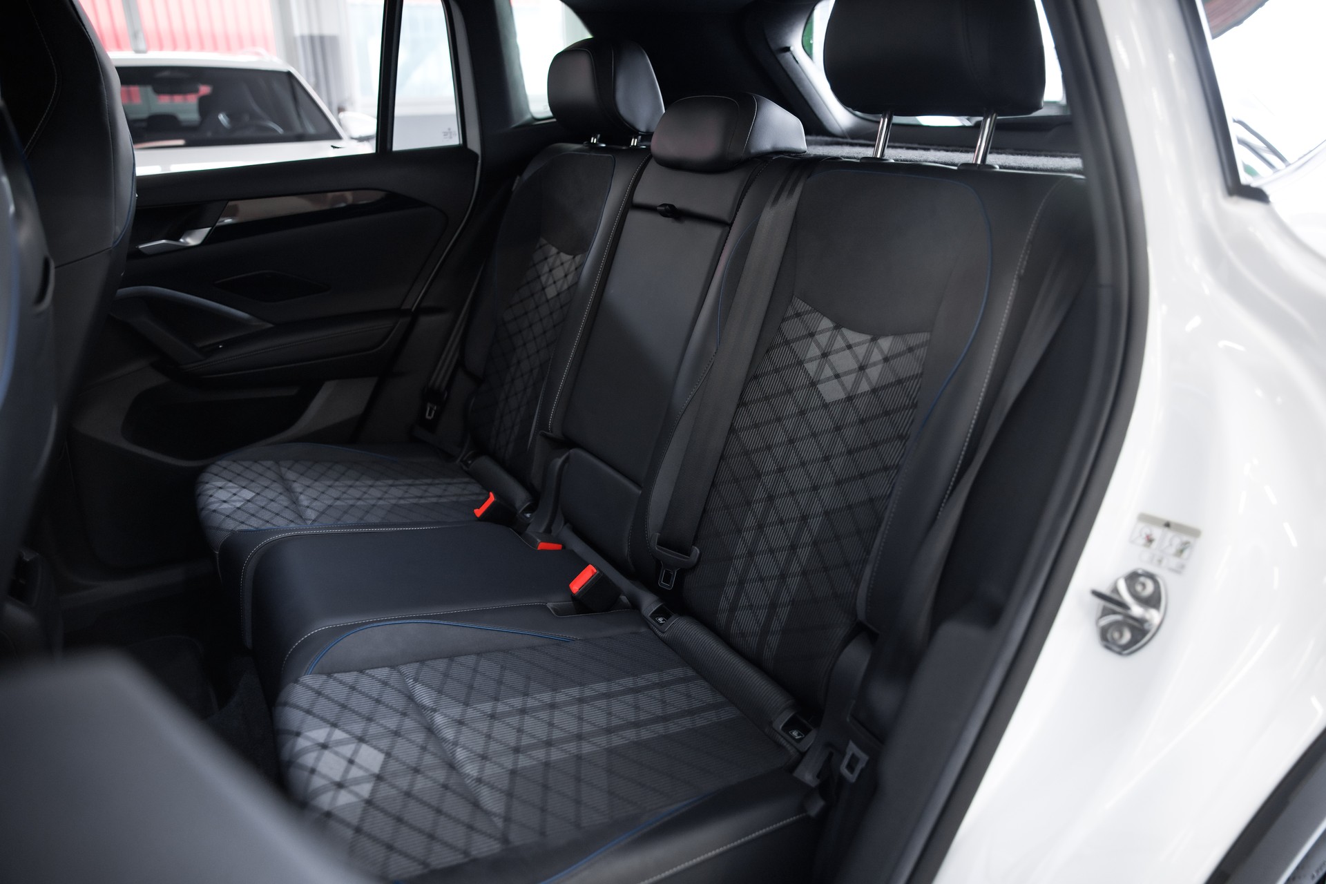 VW Tiguan 2.0 TSI R-Line DSG 4motion-image-22