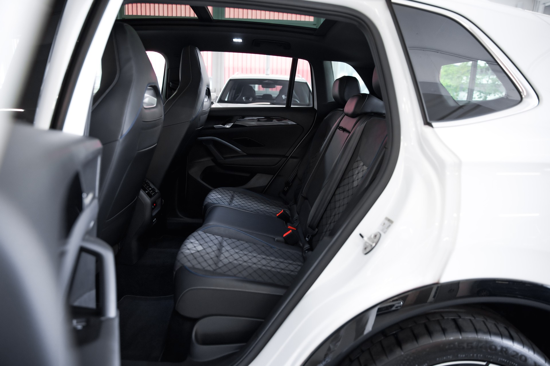 VW Tiguan 2.0 TSI R-Line DSG 4motion-image-21