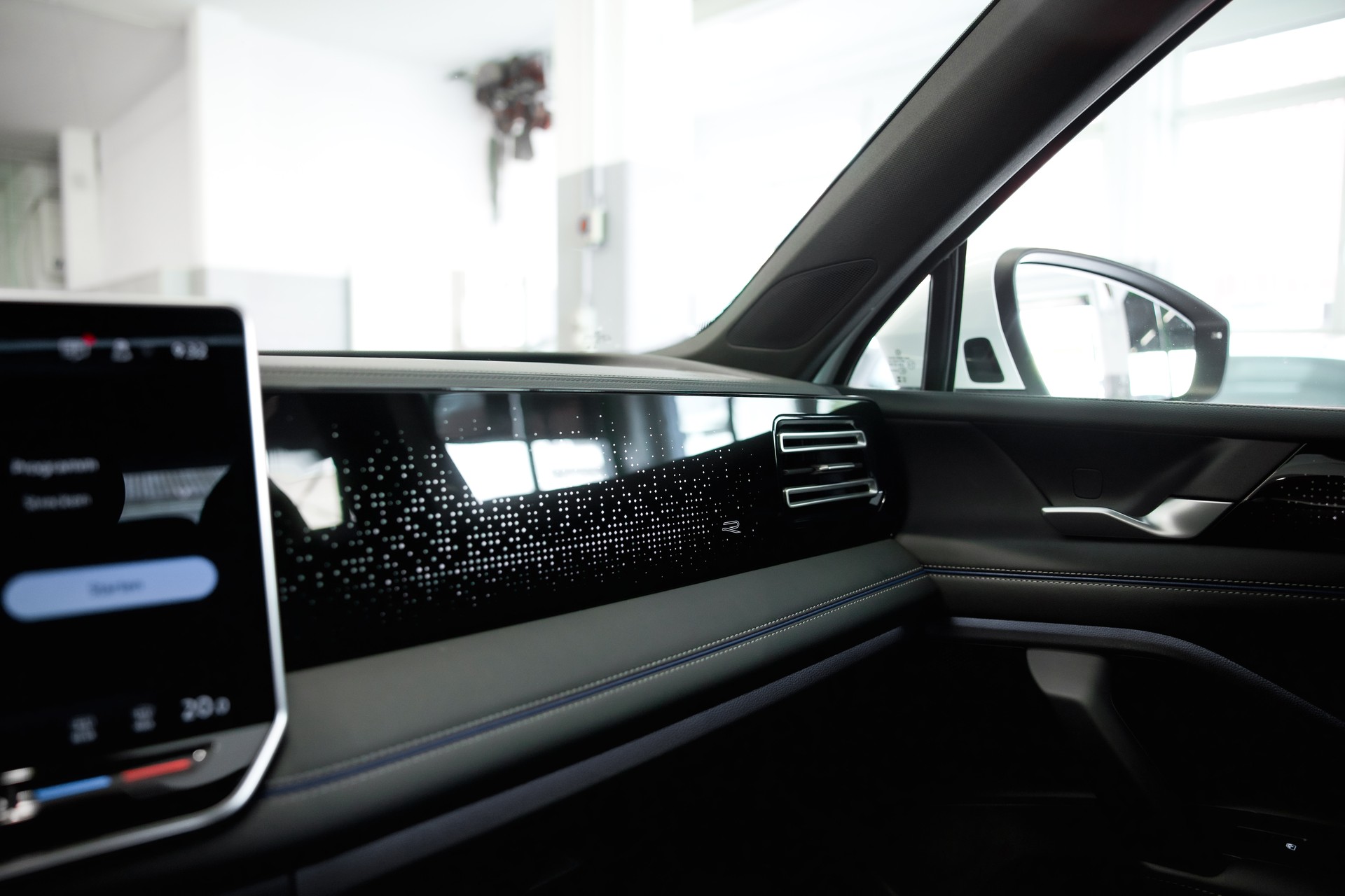 VW Tiguan 2.0 TSI R-Line DSG 4motion-image-28