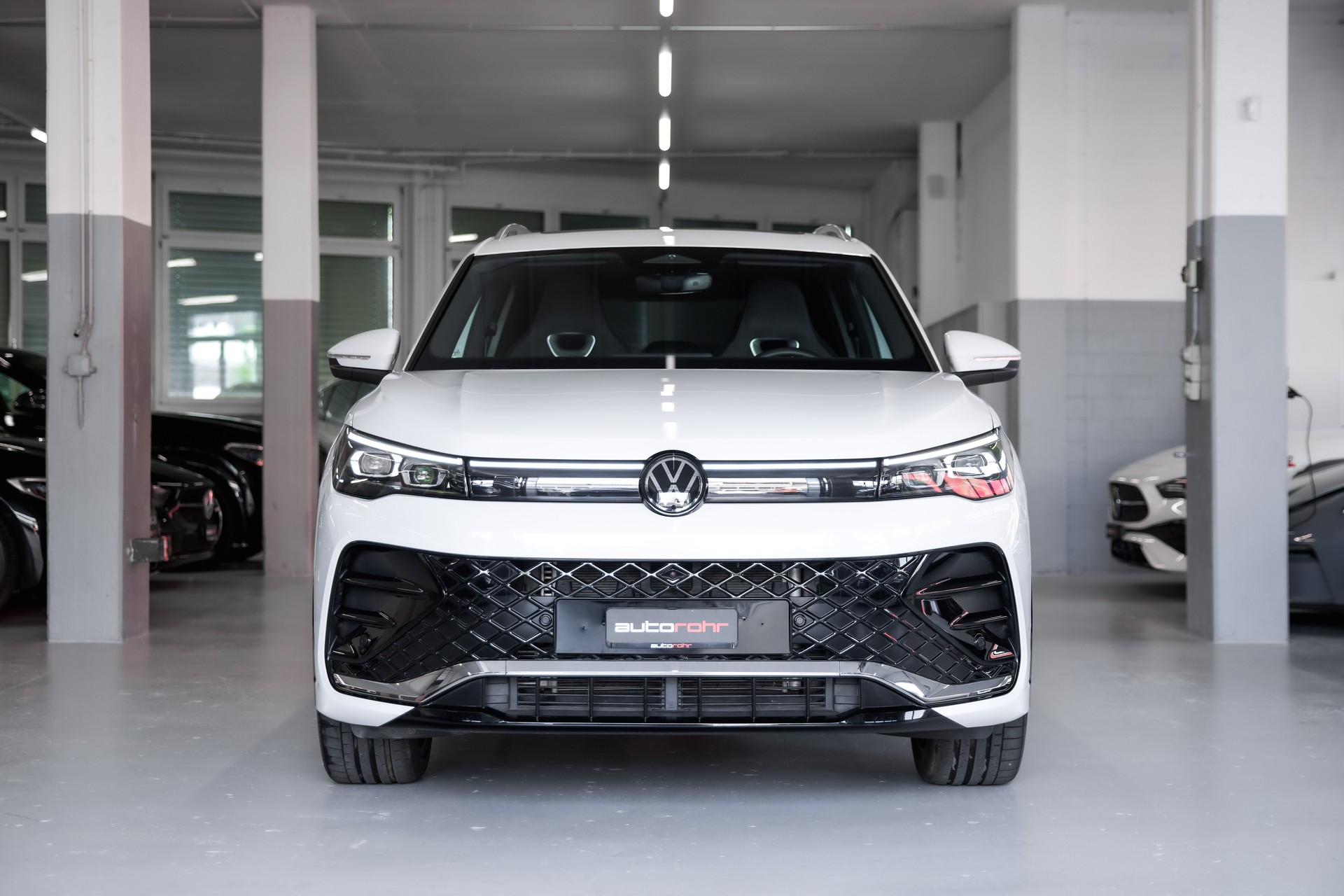 VW Tiguan 2.0 TSI R-Line DSG 4motion-image-1
