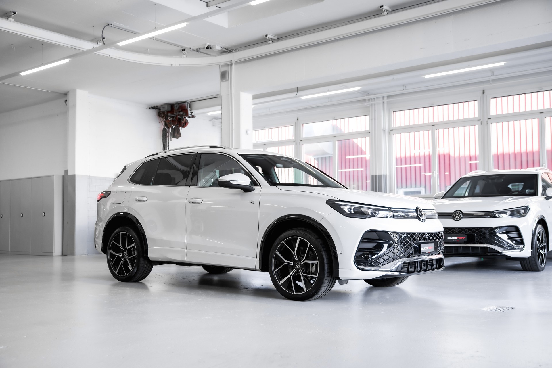 VW Tiguan 2.0 TSI R-Line DSG 4motion-image-0
