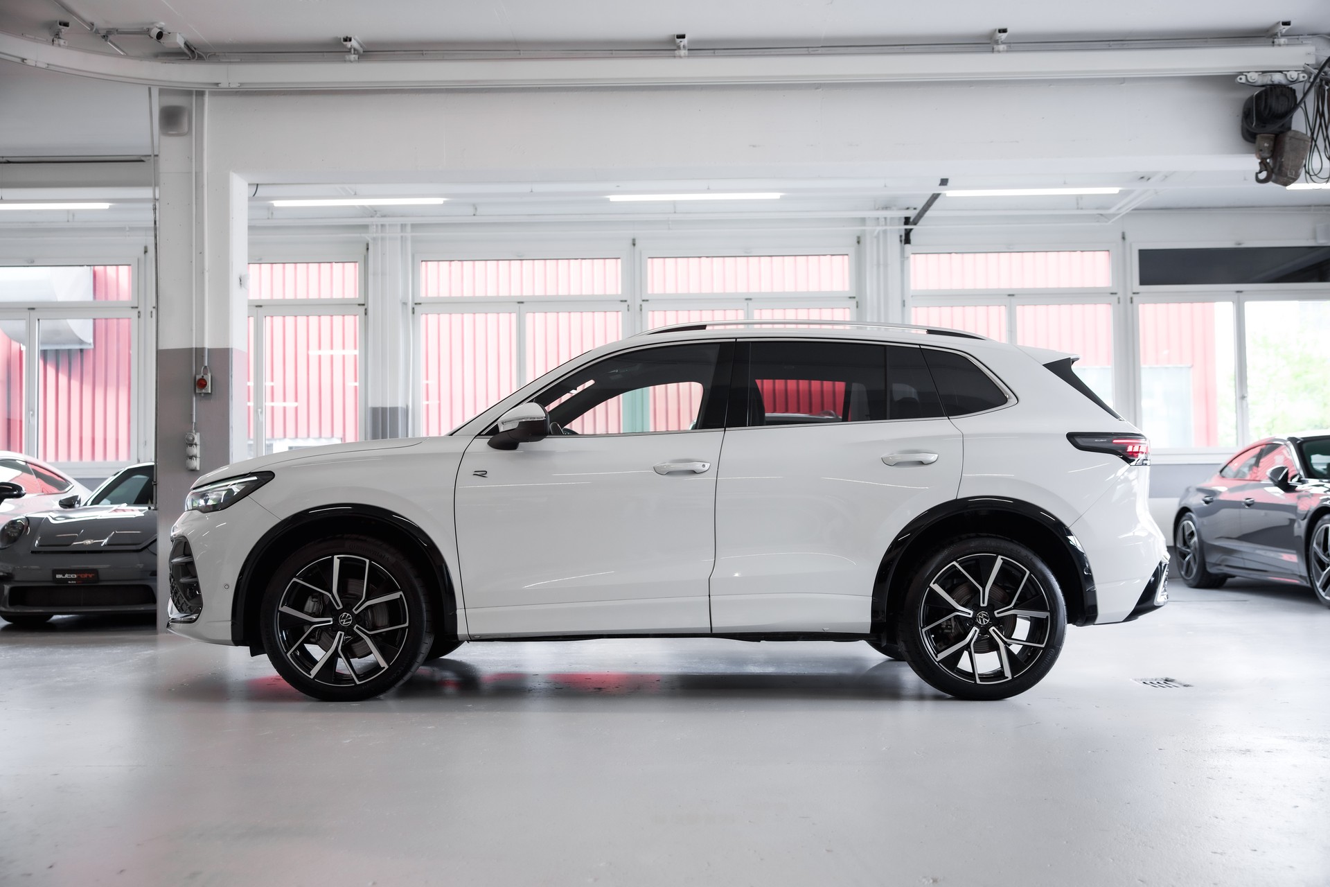 VW Tiguan 2.0 TSI R-Line DSG 4motion-image-4