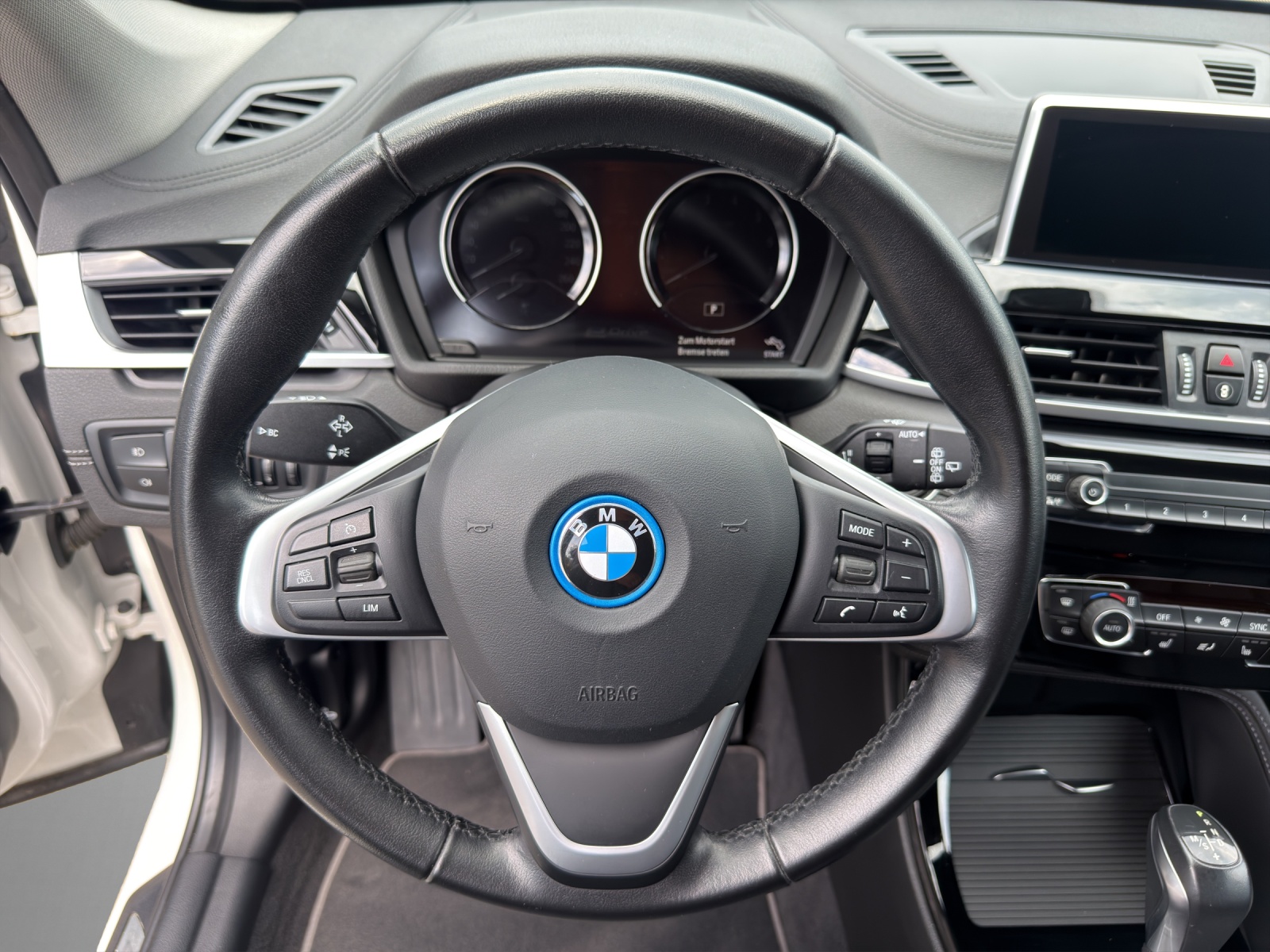 BMW X1 xDrive 25e Sport Line-image-12