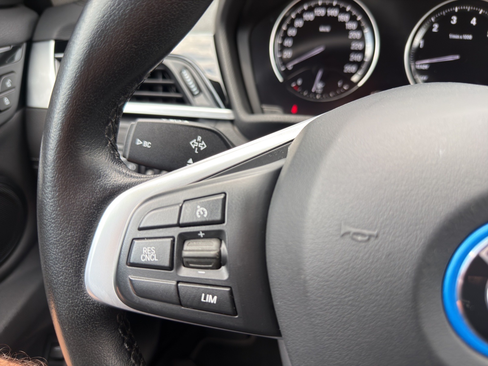 BMW X1 xDrive 25e Sport Line-image-18