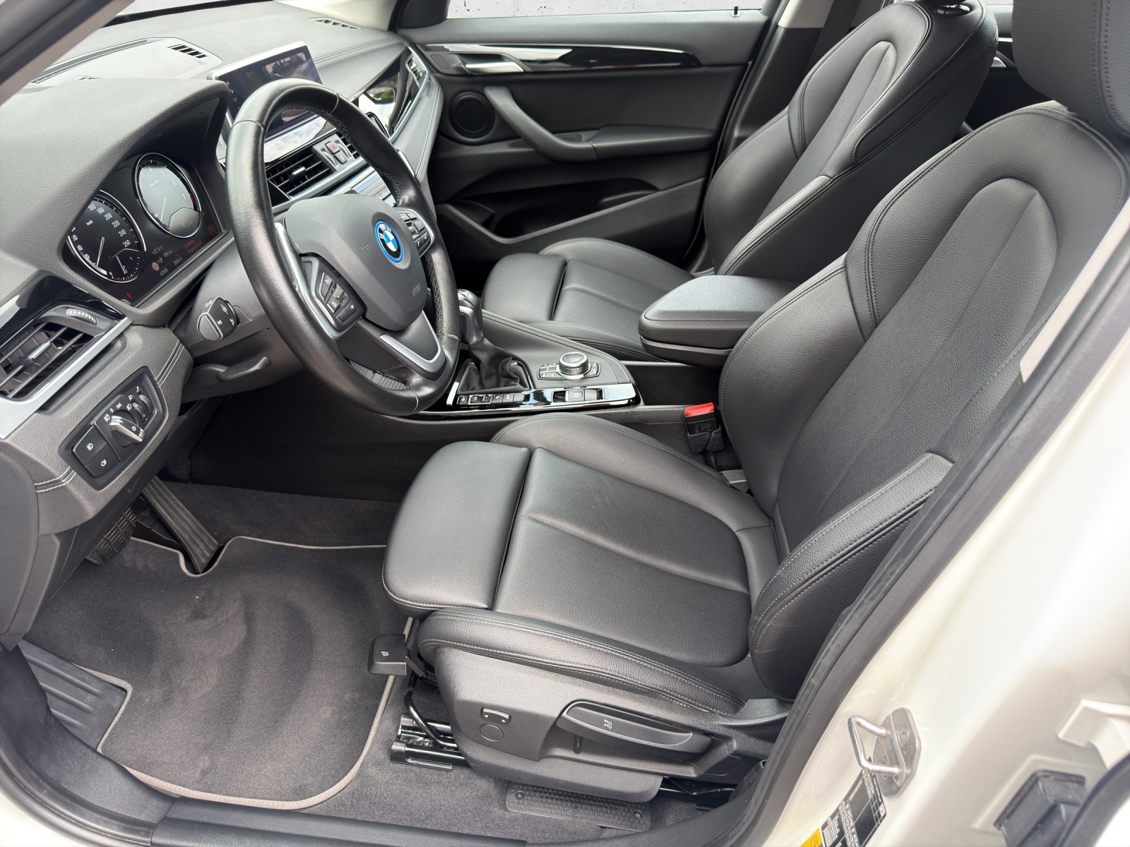 BMW X1 xDrive 25e Sport Line-image-10