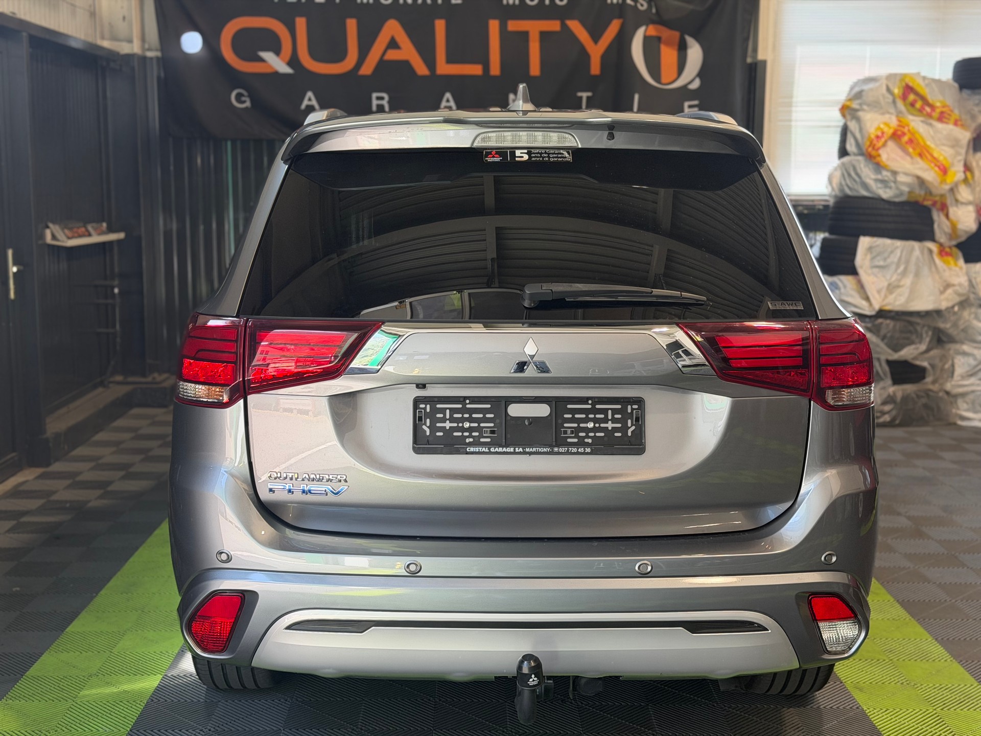 MITSUBISHI Outlander 2.4 PHEV Diamond 4WD Automatic-image-4