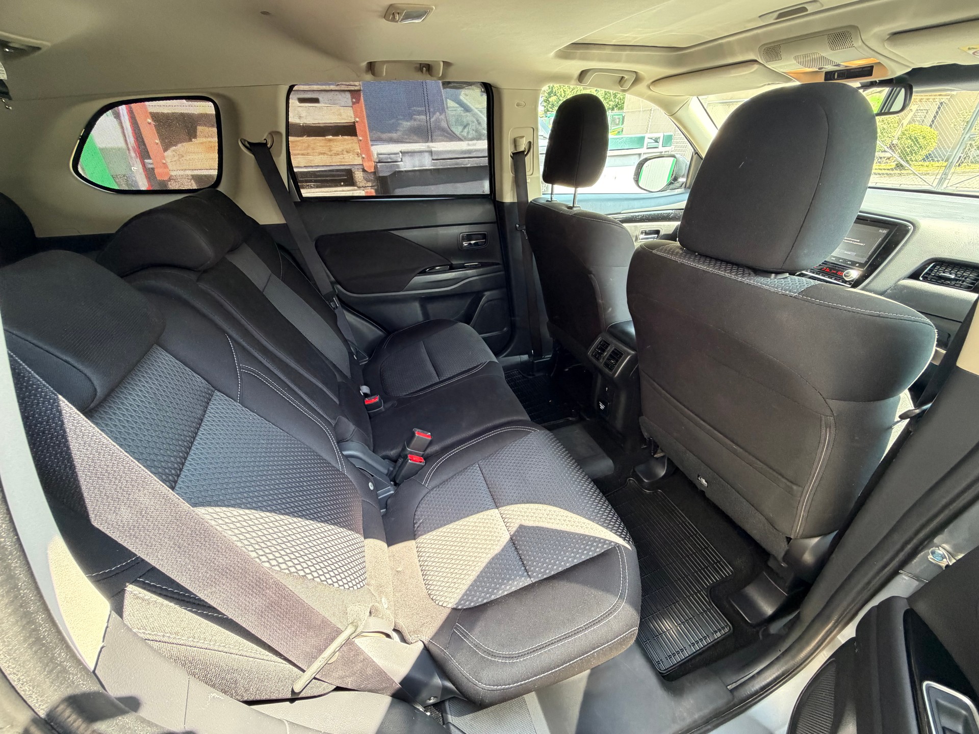 MITSUBISHI Outlander 2.4 PHEV Diamond 4WD Automatic-image-9