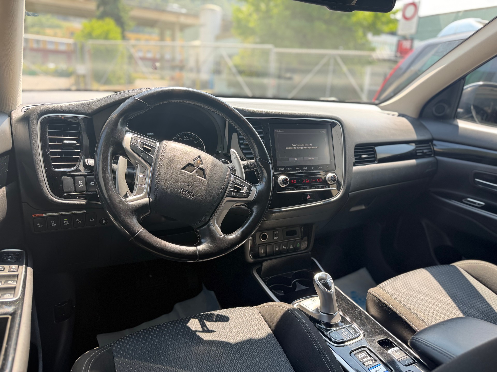 MITSUBISHI Outlander 2.4 PHEV Diamond 4WD Automatic-image-11