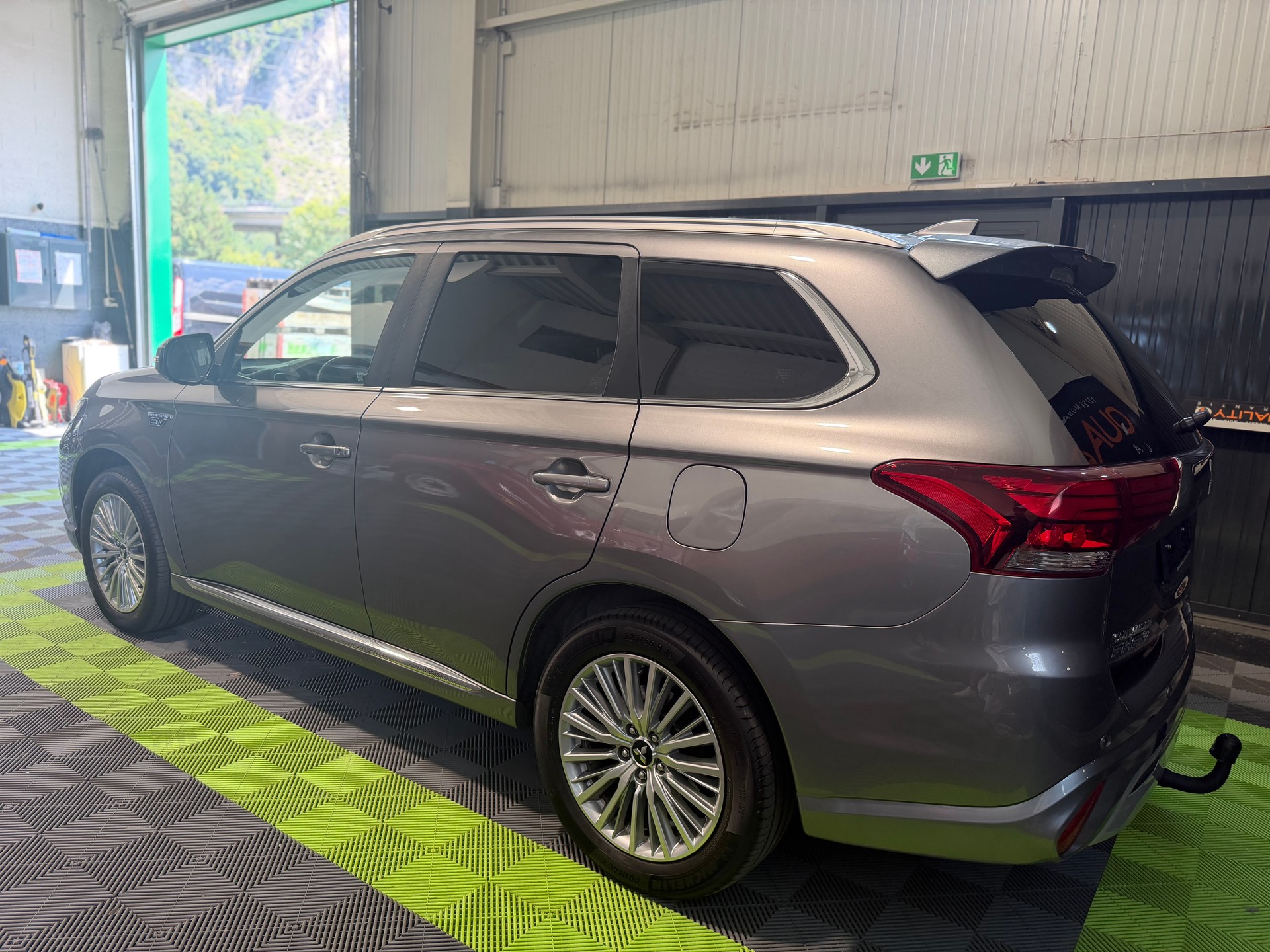 MITSUBISHI Outlander 2.4 PHEV Diamond 4WD Automatic-image-7