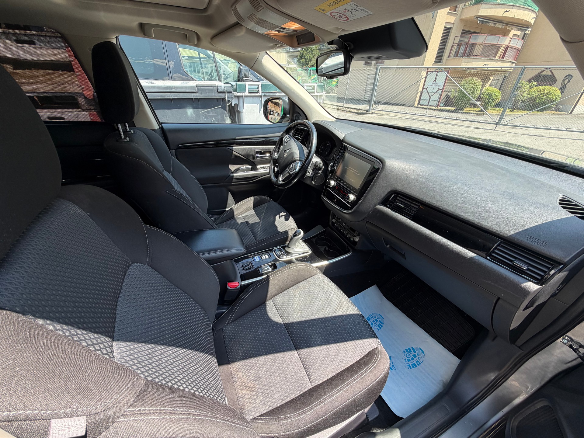 MITSUBISHI Outlander 2.4 PHEV Diamond 4WD Automatic-image-10