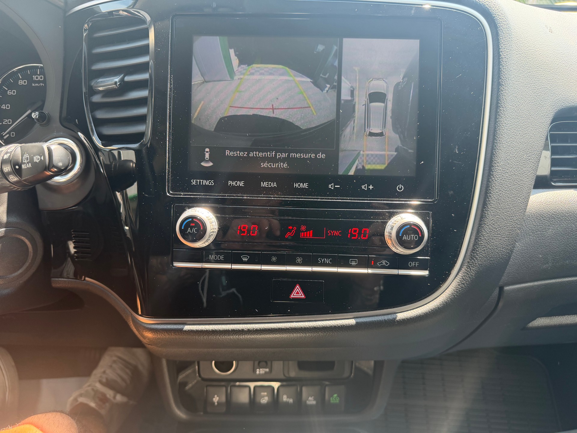 MITSUBISHI Outlander 2.4 PHEV Diamond 4WD Automatic-image-13