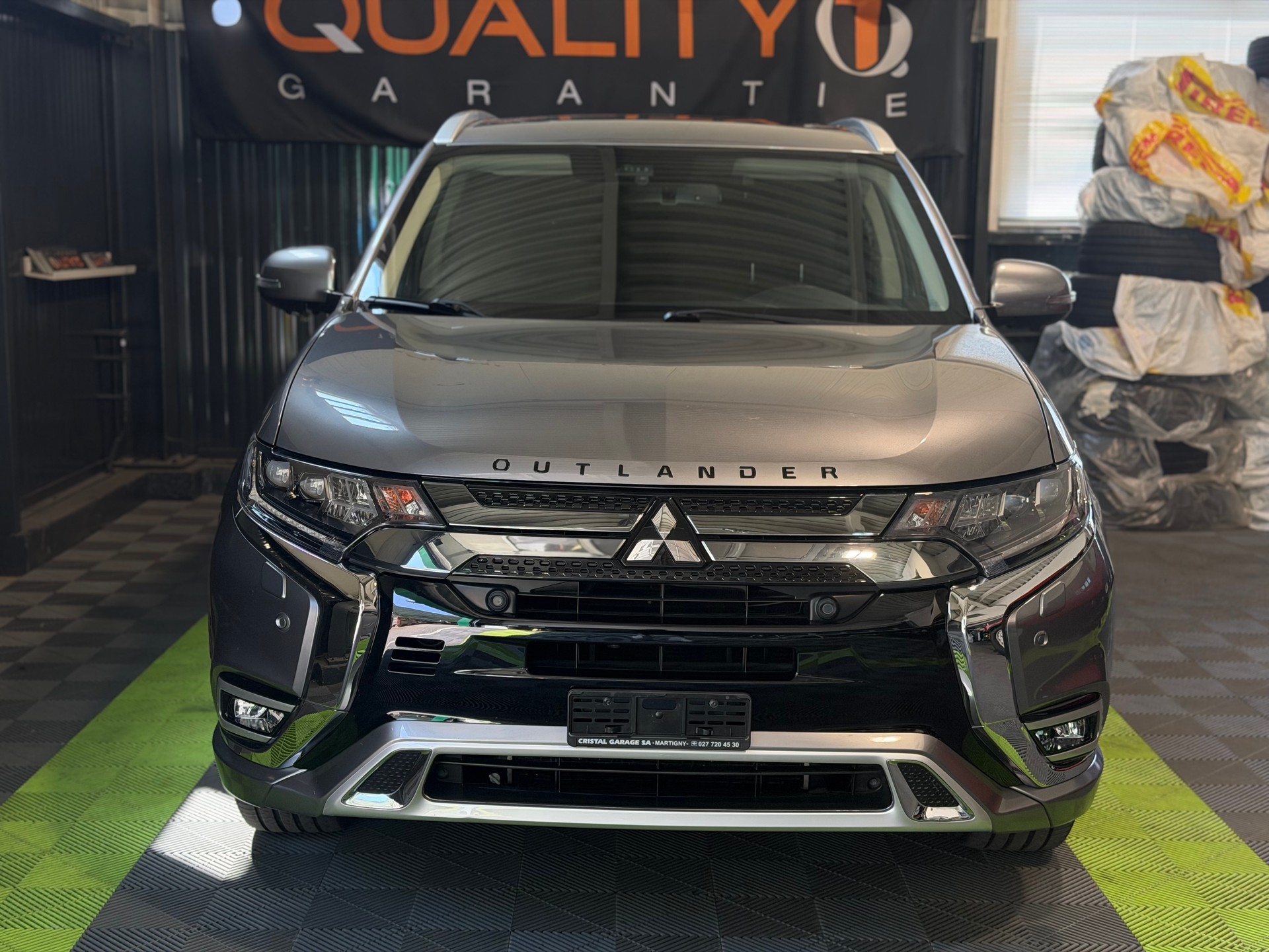 MITSUBISHI Outlander 2.4 PHEV Diamond 4WD Automatic-image-1