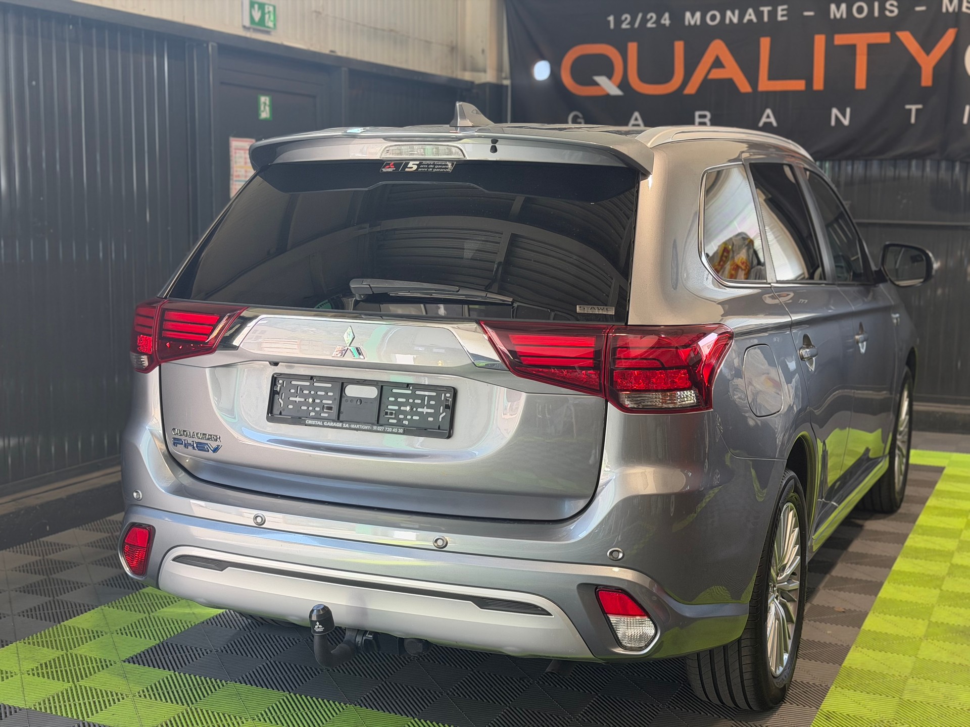 MITSUBISHI Outlander 2.4 PHEV Diamond 4WD Automatic-image-5