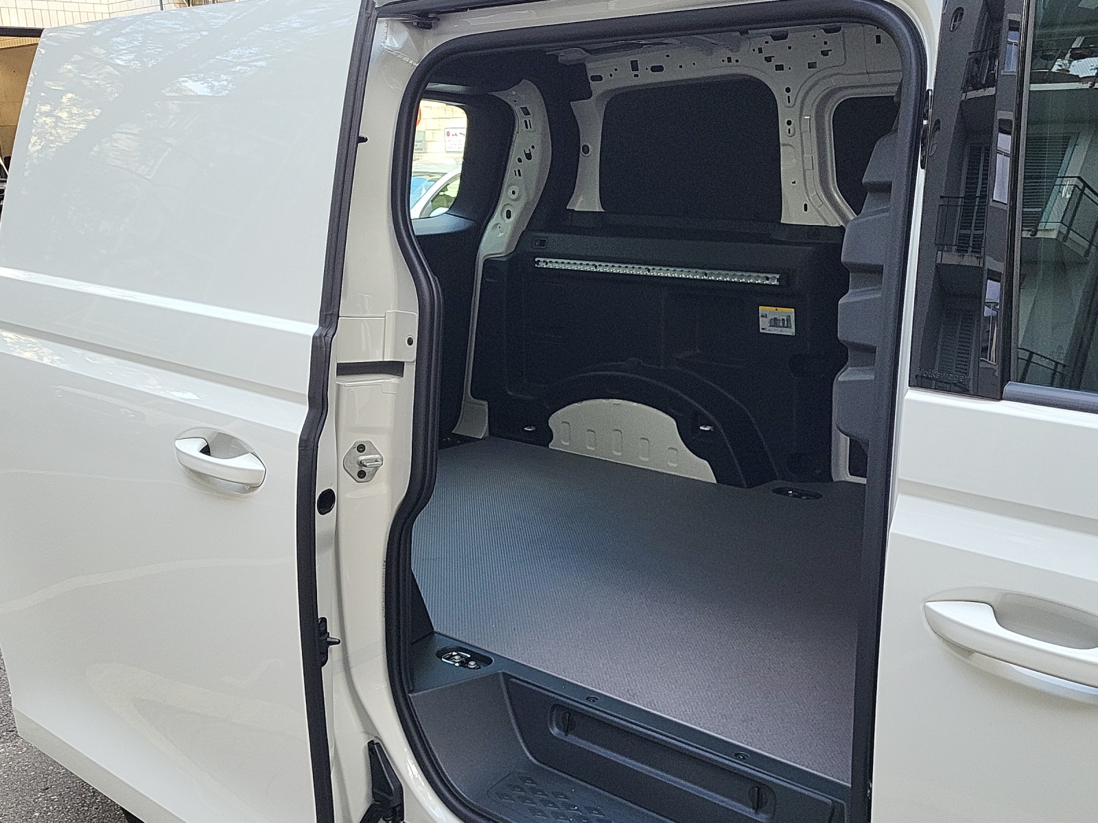 VW ID Buzz Cargo Pure-image-15