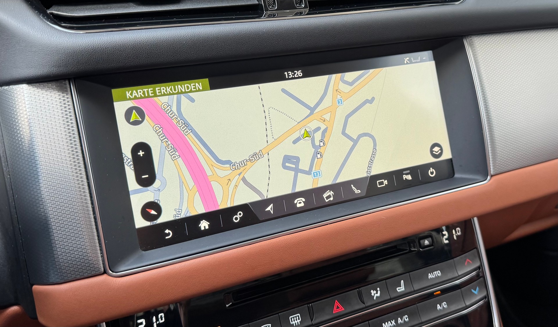 JAGUAR XF Sportbrake 30t Portfolio AWD-image-14