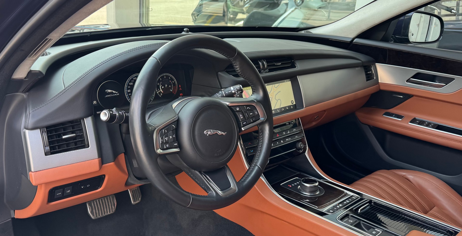 JAGUAR XF Sportbrake 30t Portfolio AWD-image-6