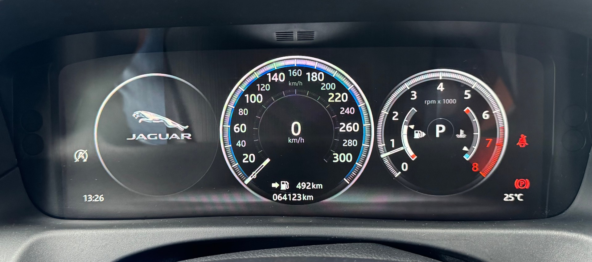 JAGUAR XF Sportbrake 30t Portfolio AWD-image-12