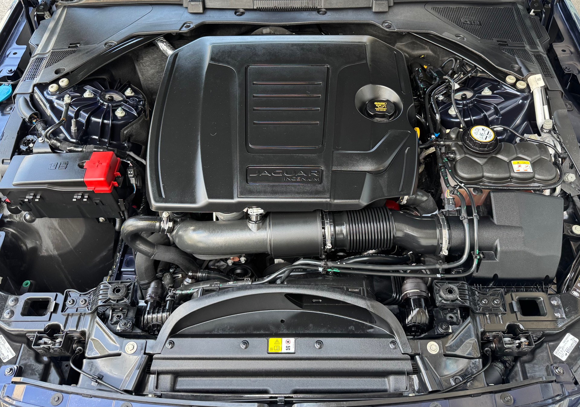JAGUAR XF Sportbrake 30t Portfolio AWD-image-21