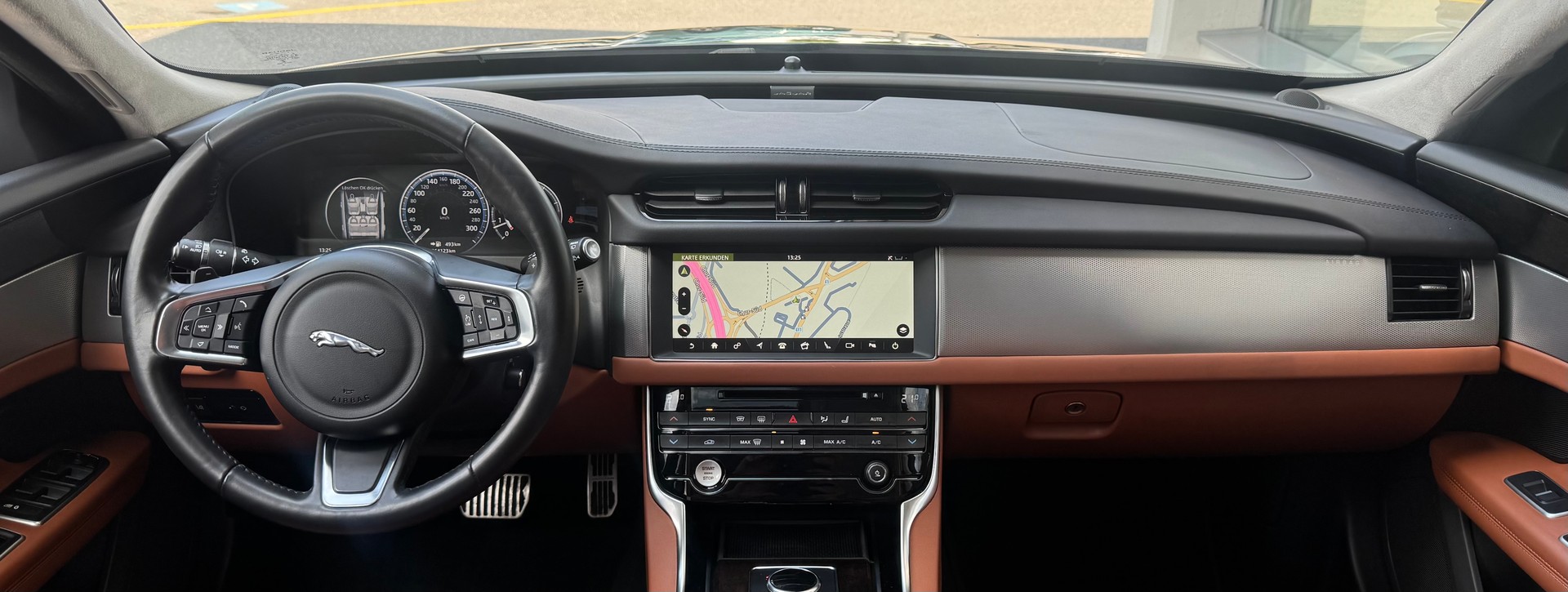 JAGUAR XF Sportbrake 30t Portfolio AWD-image-10