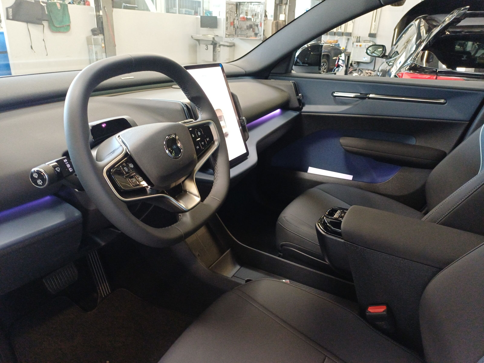 VOLVO EX30 CC P8 Ultra AWD-image-5