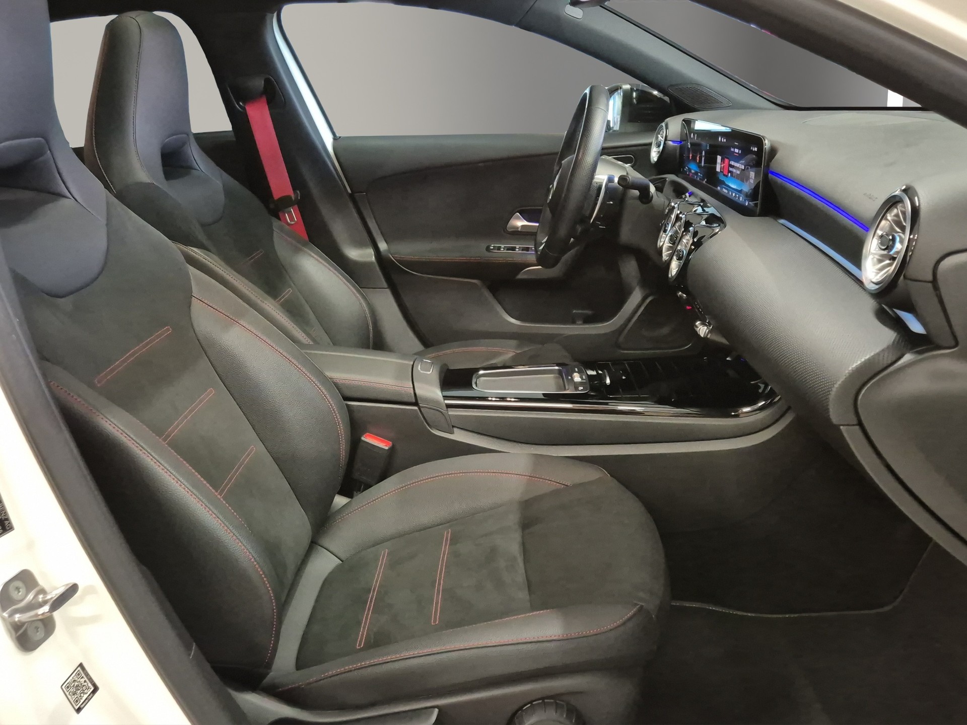 MERCEDES-BENZ A AMG 35 4Matic 8G-DCT -CH--image-16