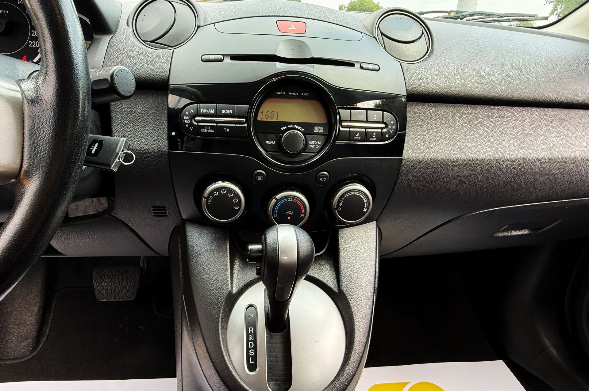 MAZDA 2 1.5i 16V Exclusive Automatic-image-12