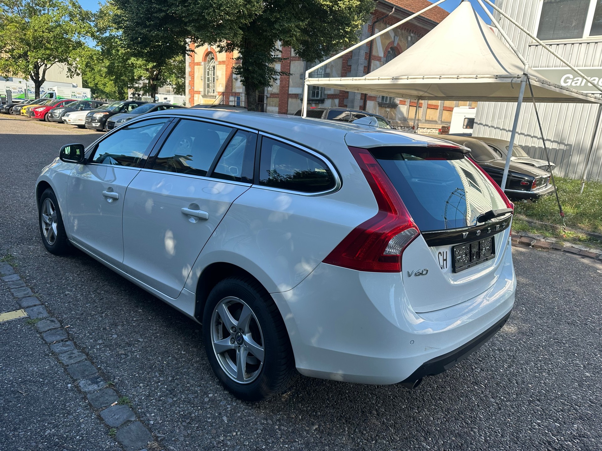 VOLVO V60 D5 AWD Geartronic-image-3