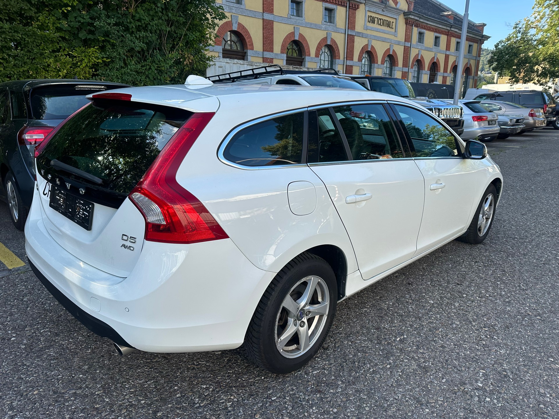 VOLVO V60 D5 AWD Geartronic-image-4