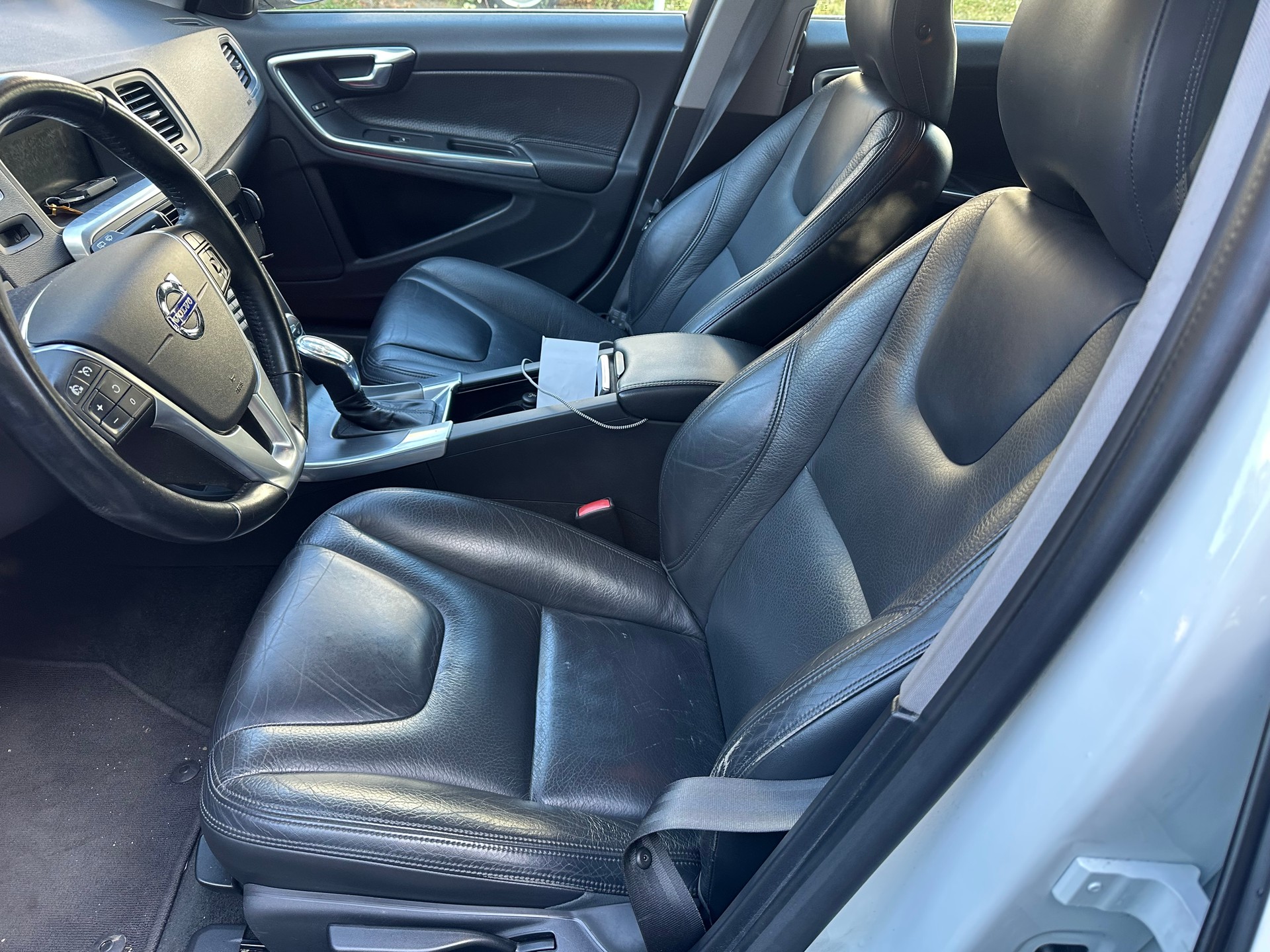 VOLVO V60 D5 AWD Geartronic-image-5