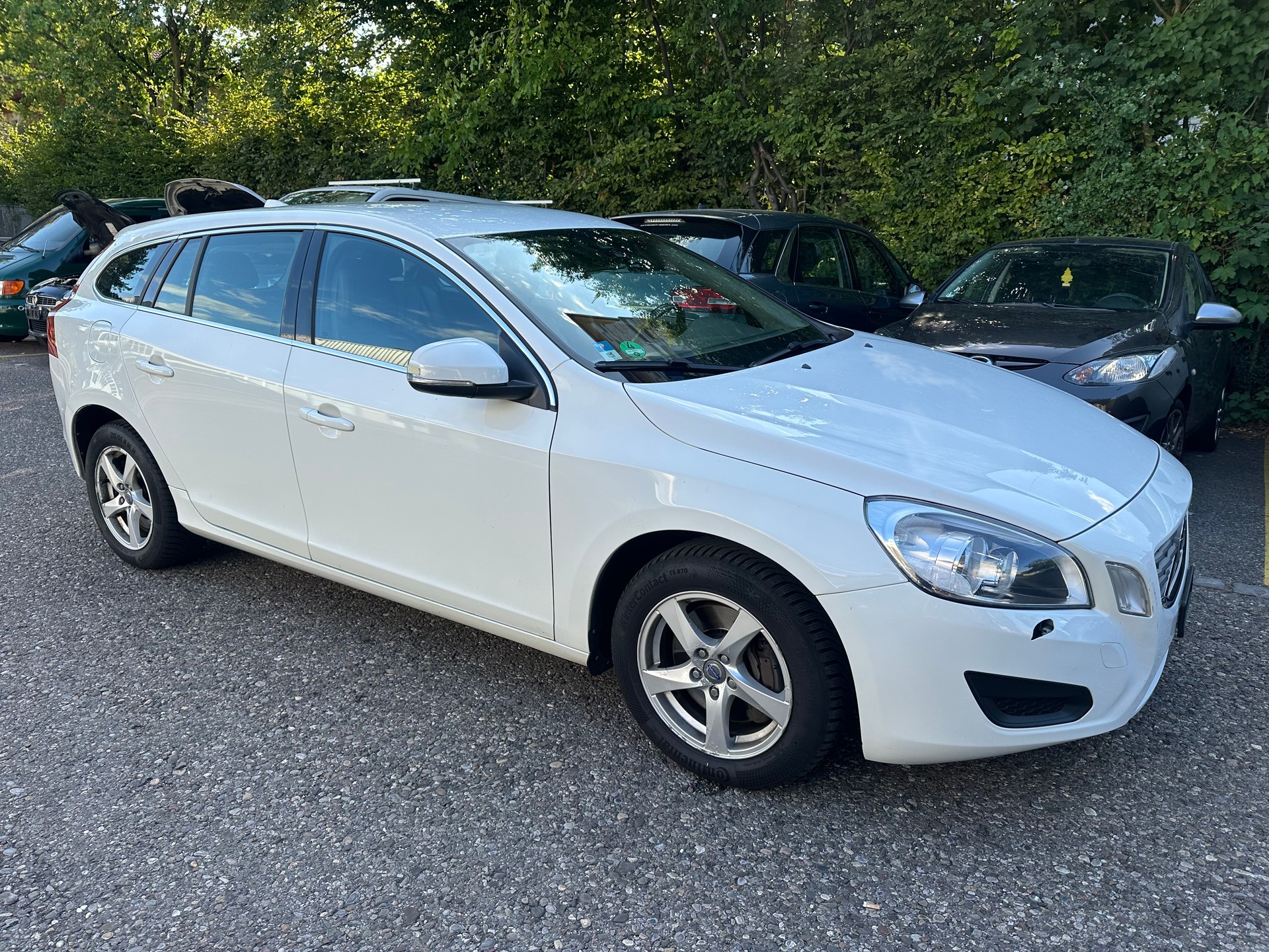 VOLVO V60 D5 AWD Geartronic-image-2