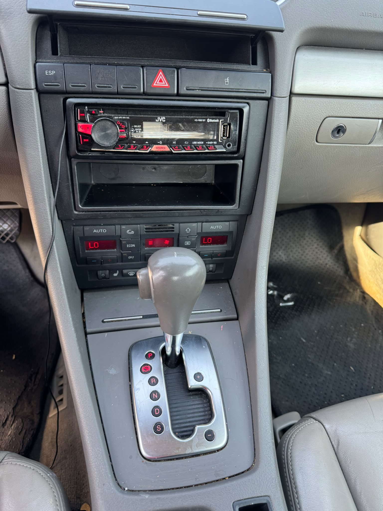 AUDI A4 Cabriolet 2.0T FSI multitronic-image-7